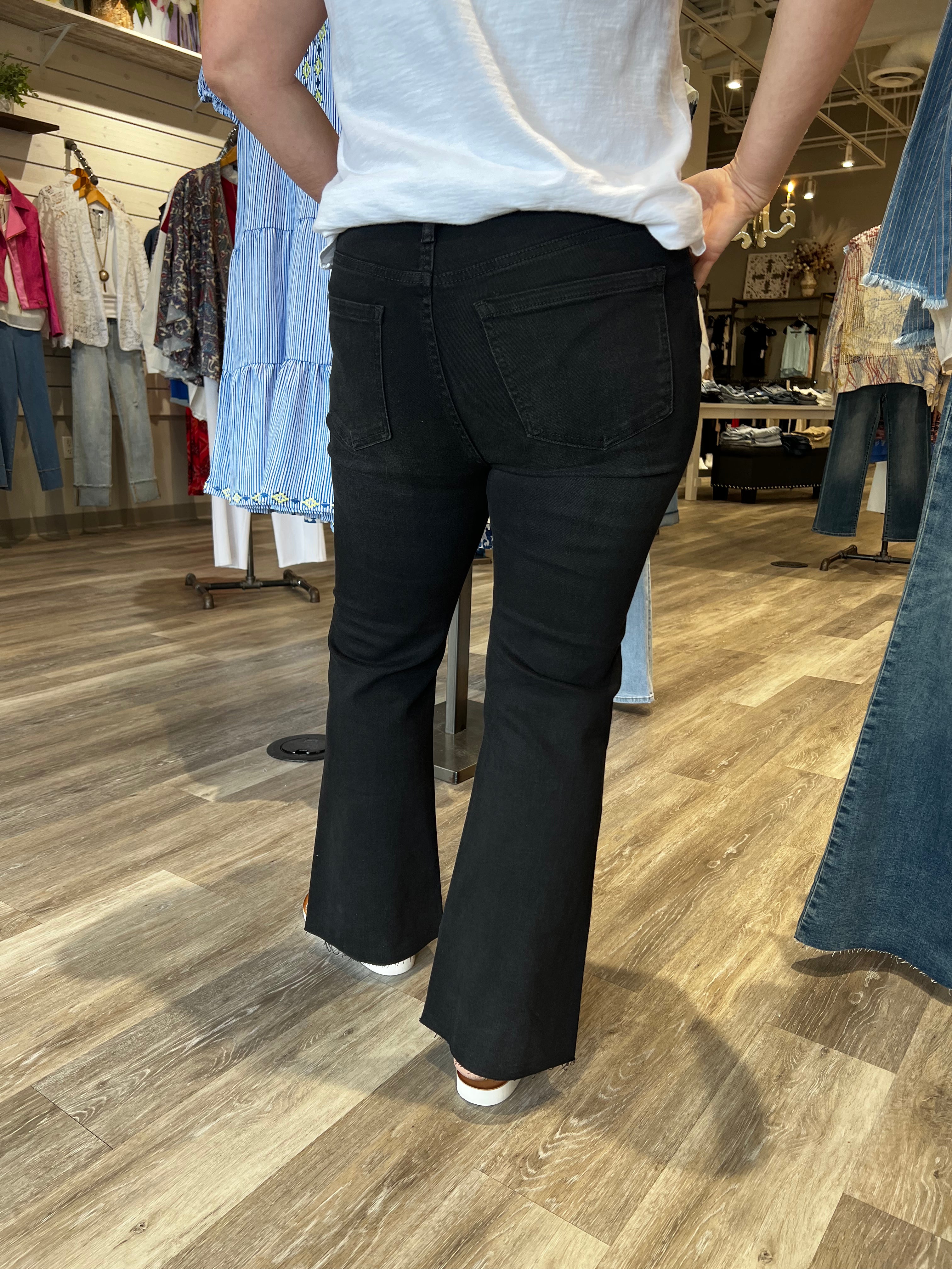 Experience all the best features of our patented Gia Glider® pull-on but now with a cropped hem and twisted seam details. Add some flair to your closet and change up your usual skinny jeans with this standout style.