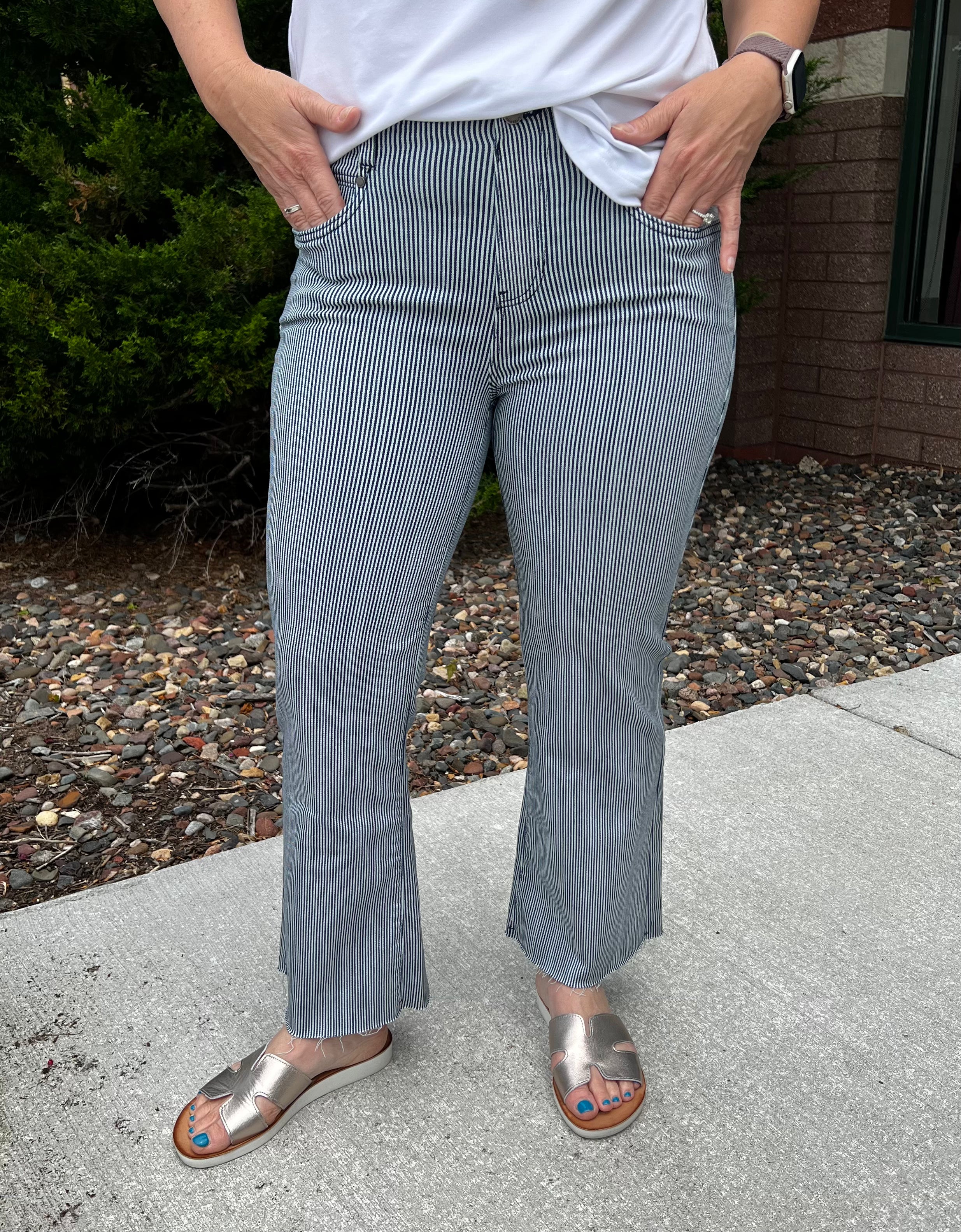 Discover our innovative Gia Glider® with a chic wide crop flare and elegant back pleat. Enhance your wardrobe and diversify your style with this unique and fashionable addition.