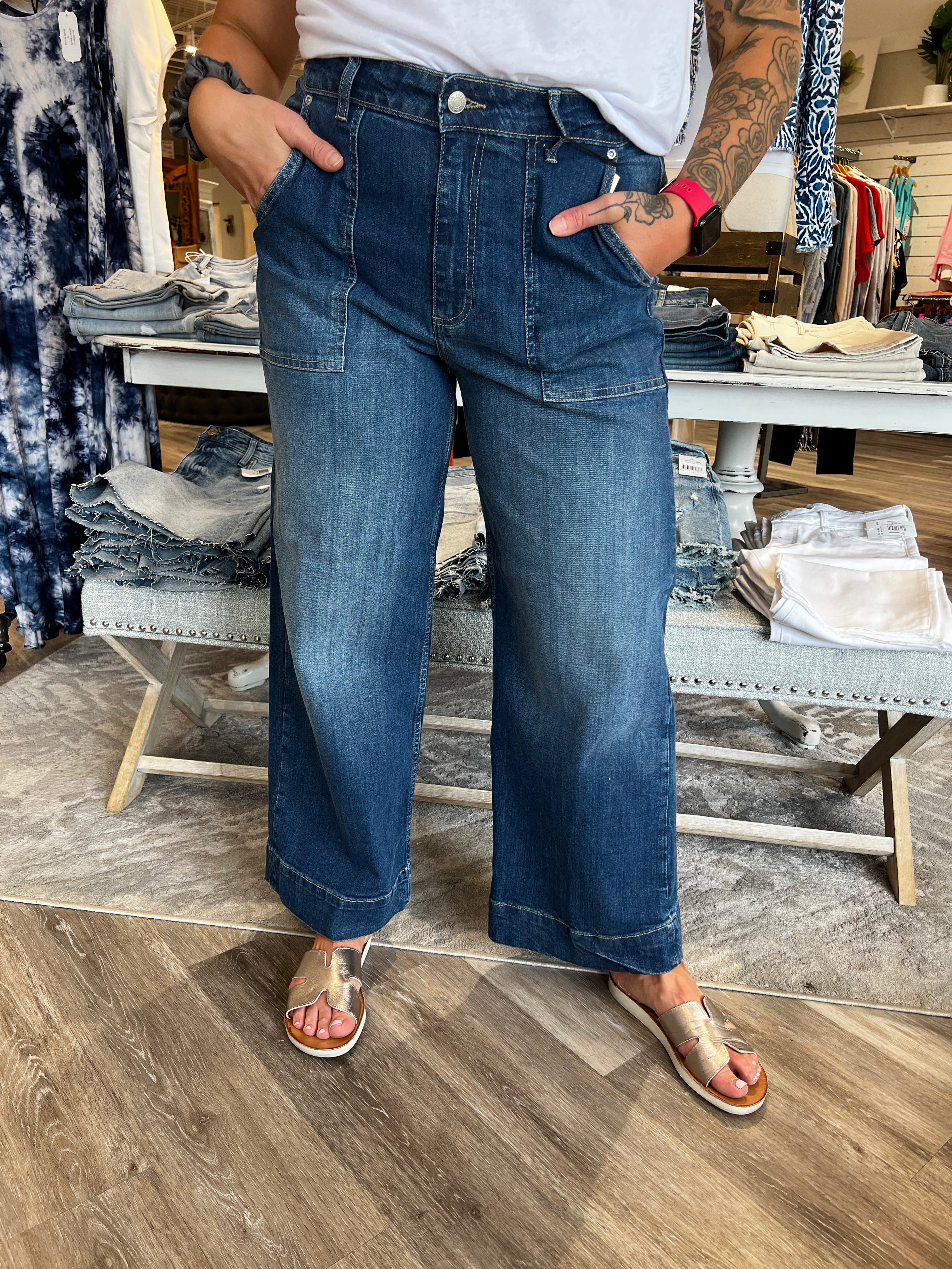 High waisted ByKomma B.Young Jeans.
Fit: Regular fit
Waist: High waist
Length: Ankle length