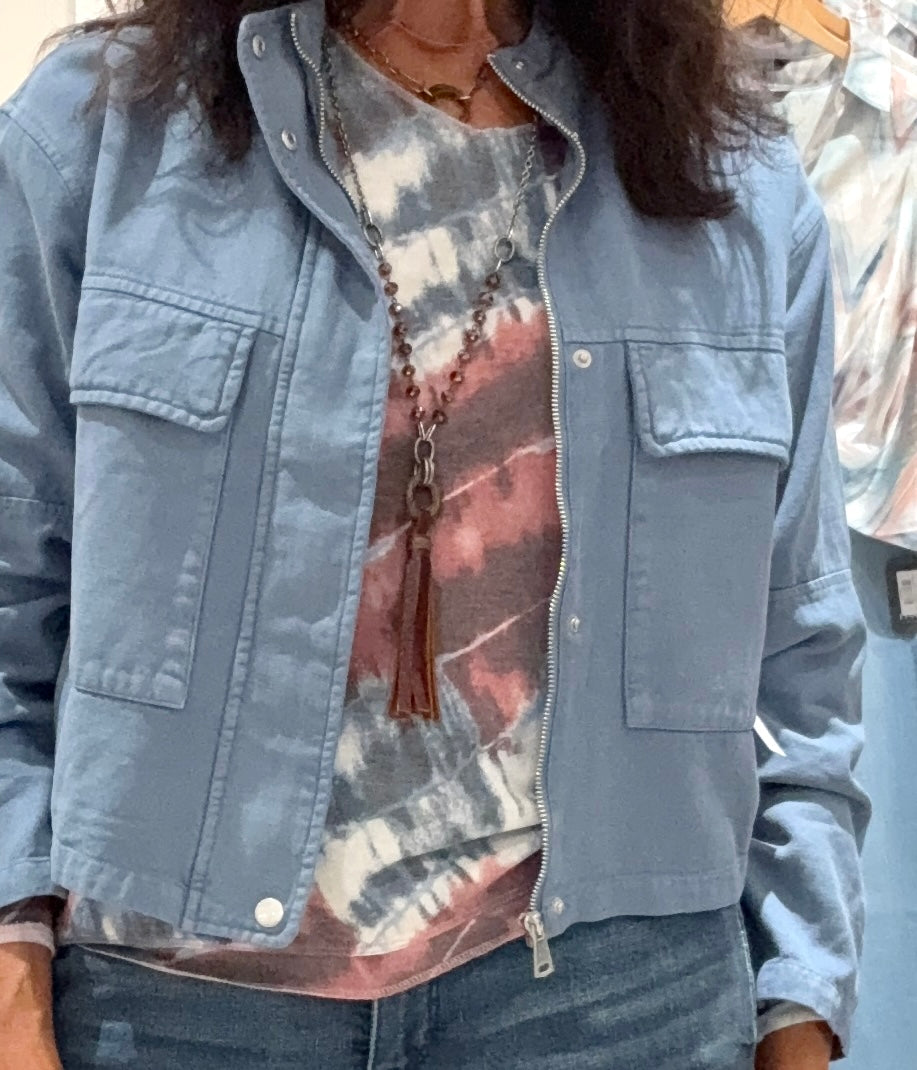 Long Sleeves Printed V-Neck Knit Top- close up