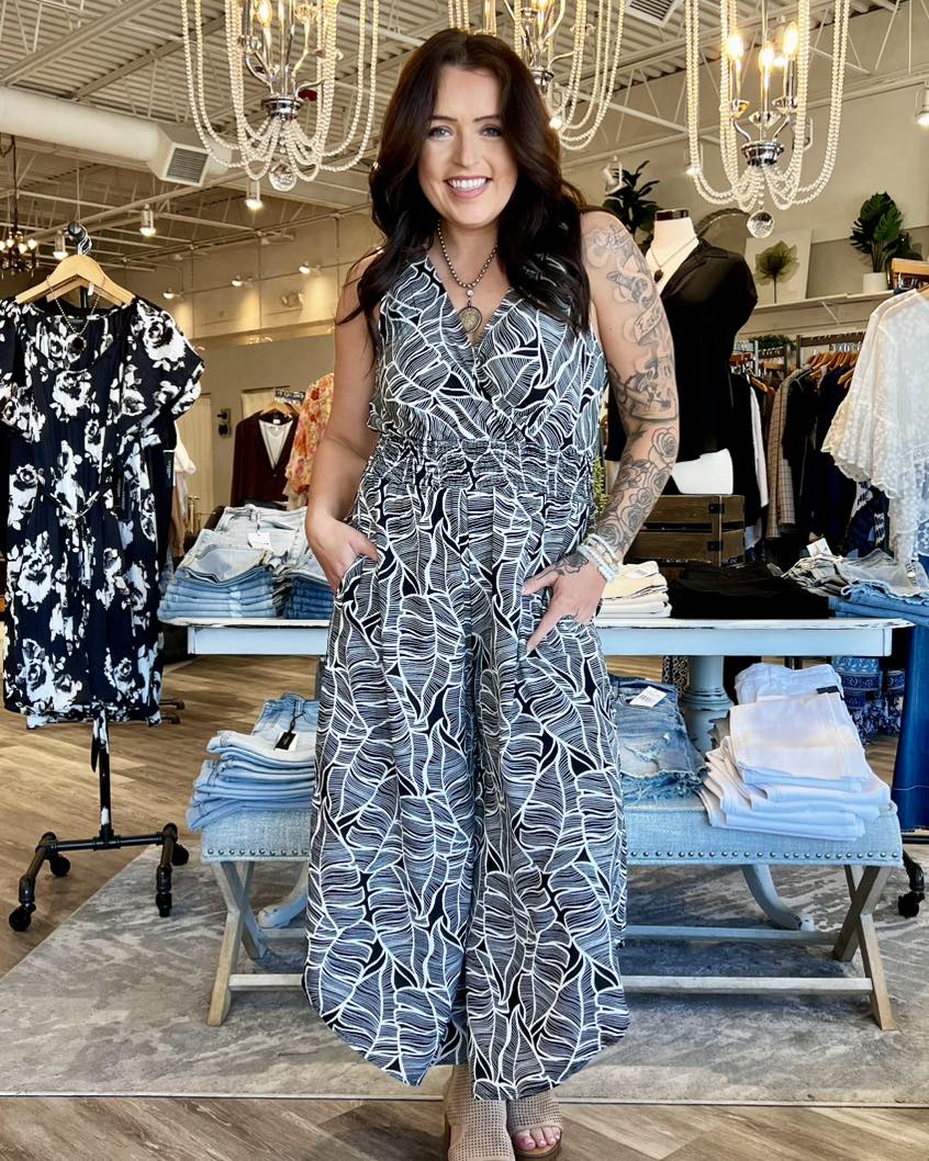 The Black & White Sleeveless Wrap Wide Leg Jumpsuit combines bold style with effortless elegance. Featuring a flattering wrap design and wide leg silhouette, this jumpsuit offers a chic, modern look. The classic black and white color combination makes it a versatile piece that can easily transition from day to night.
Pair it with heels and statement accessories for a polished evening look, or dress it down with sandals for a more casual vibe. Whether you're attending a formal event or enjoying a night out,