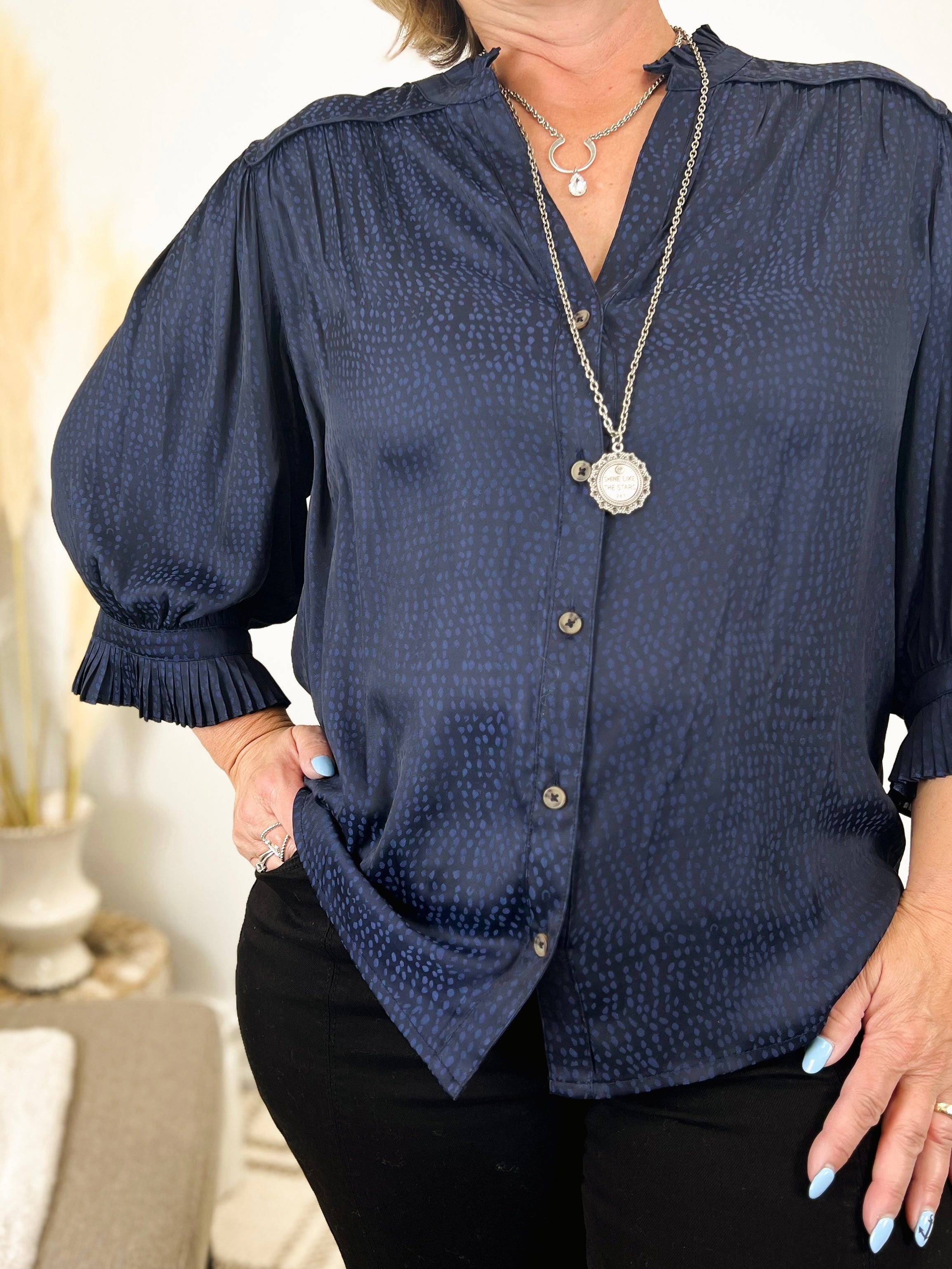 Mainstream Boutique Stillwater Lantern Sleeve Button Down