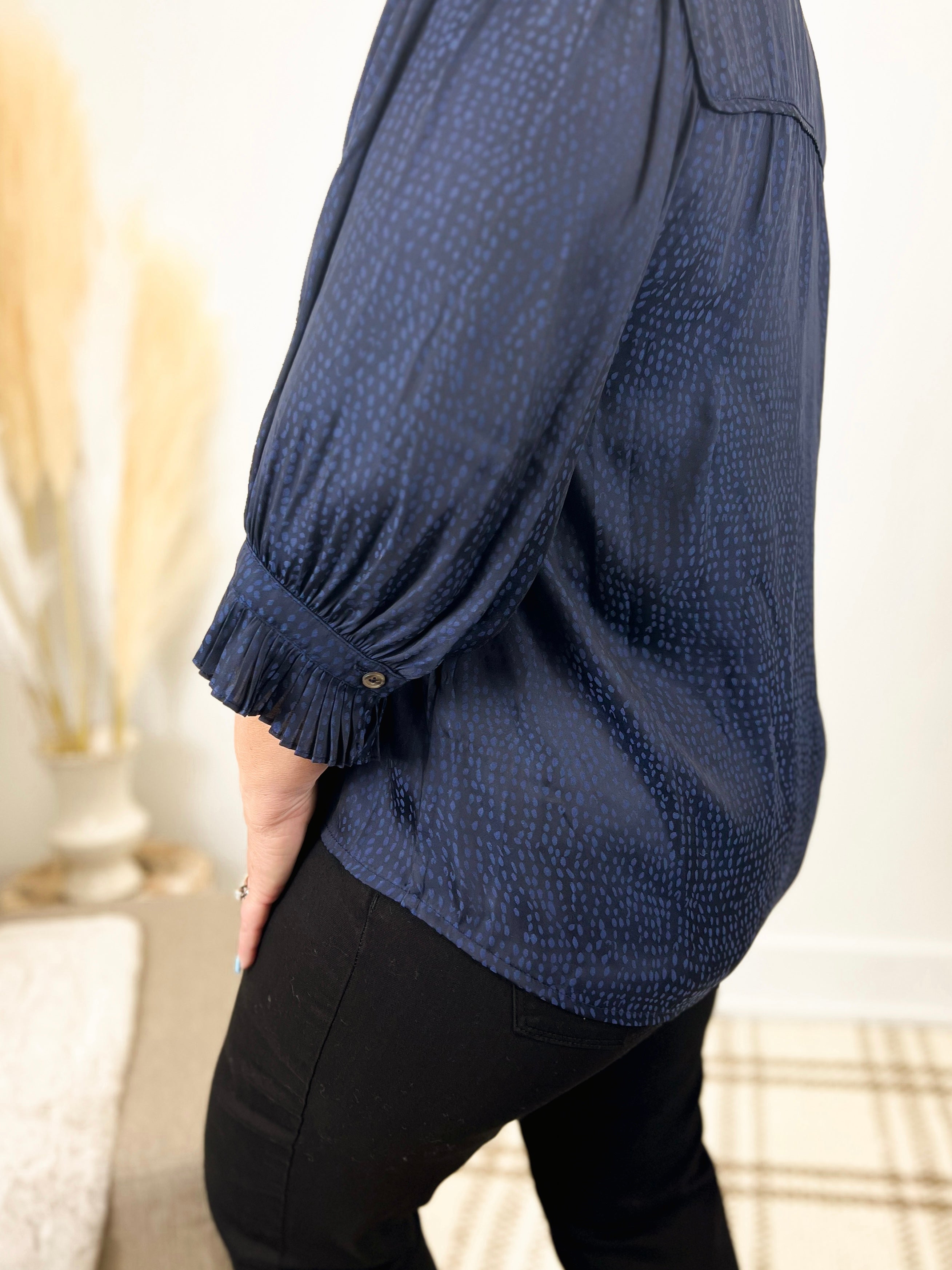 Mainstream Boutique Stillwater Lantern Sleeve Button Down