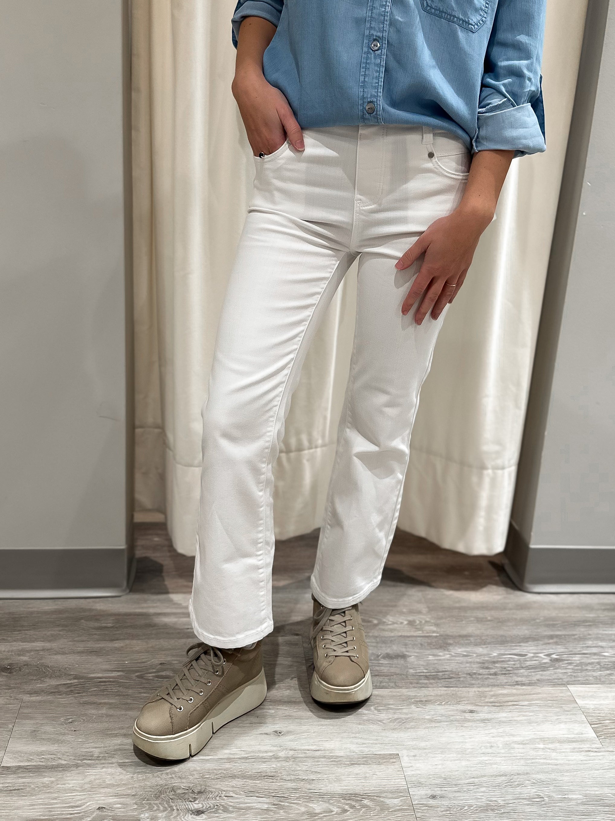 Mainstream Boutique Stillwater Women's Cropped Bright White Pull On Denim