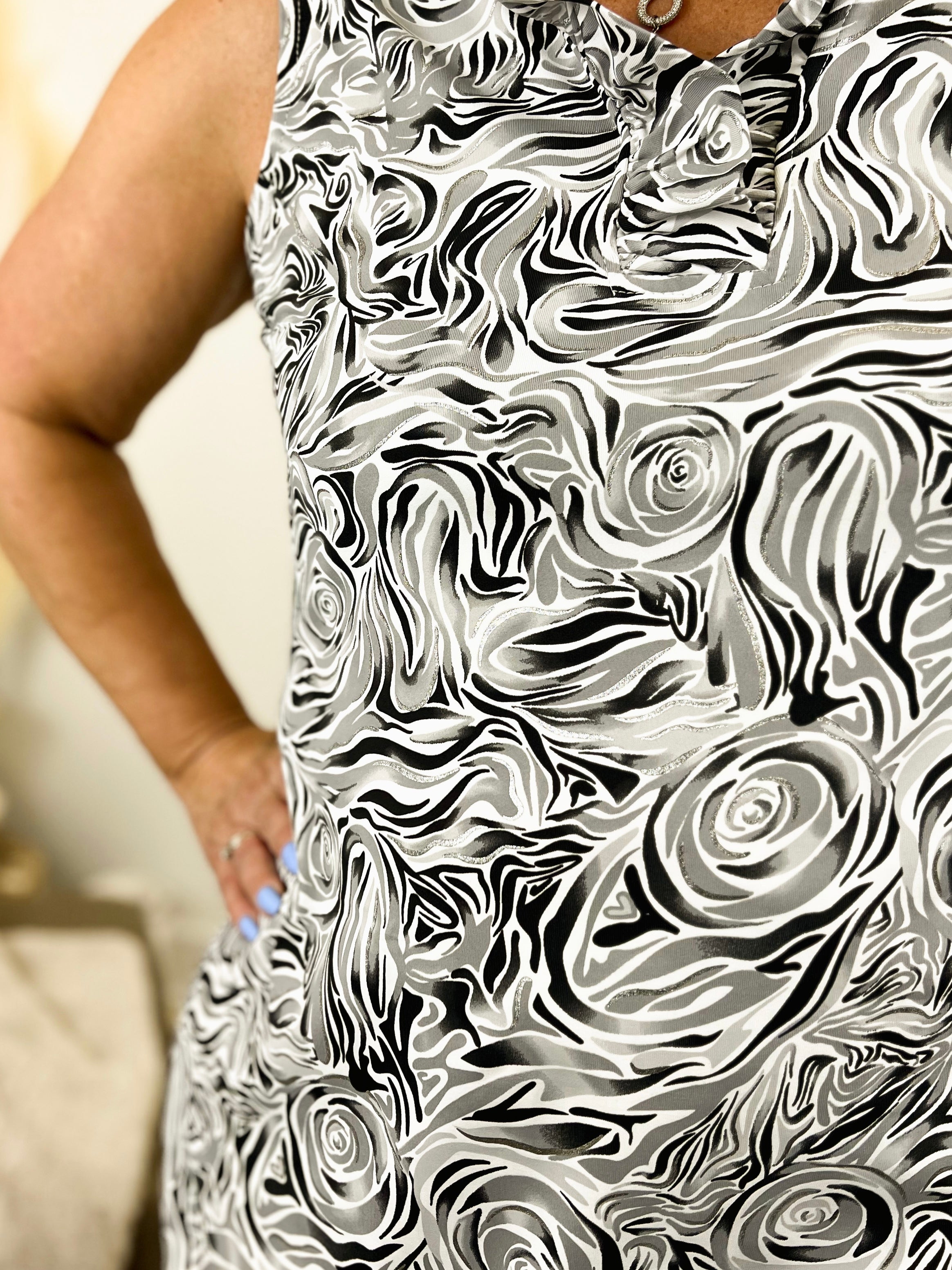 Mainstream Boutique Stillwater Women’s Ruffle V-Neck Short Pattern Dress