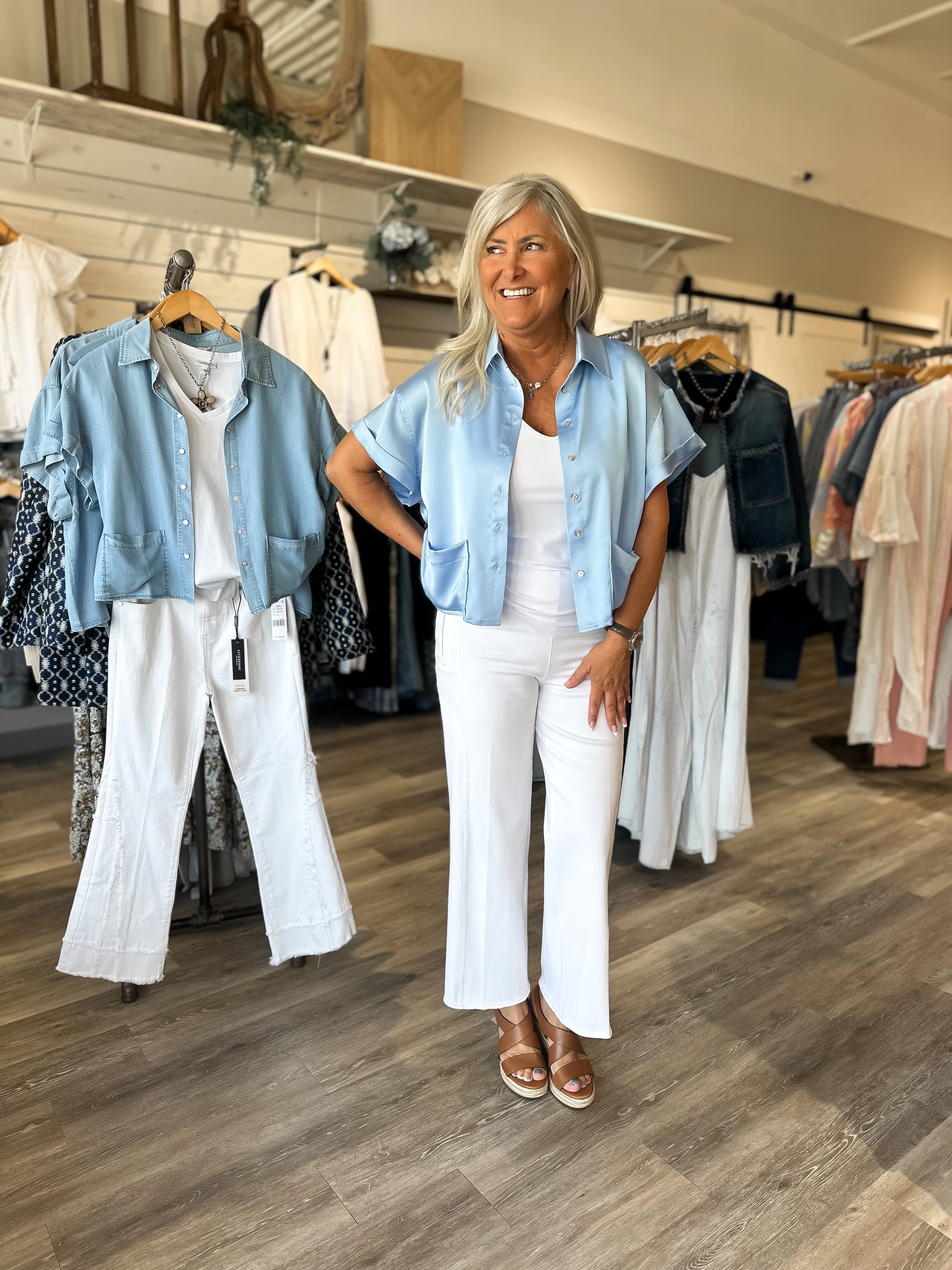 Mainstream Boutique Stillwater Women’s Button up Cropped Blouse