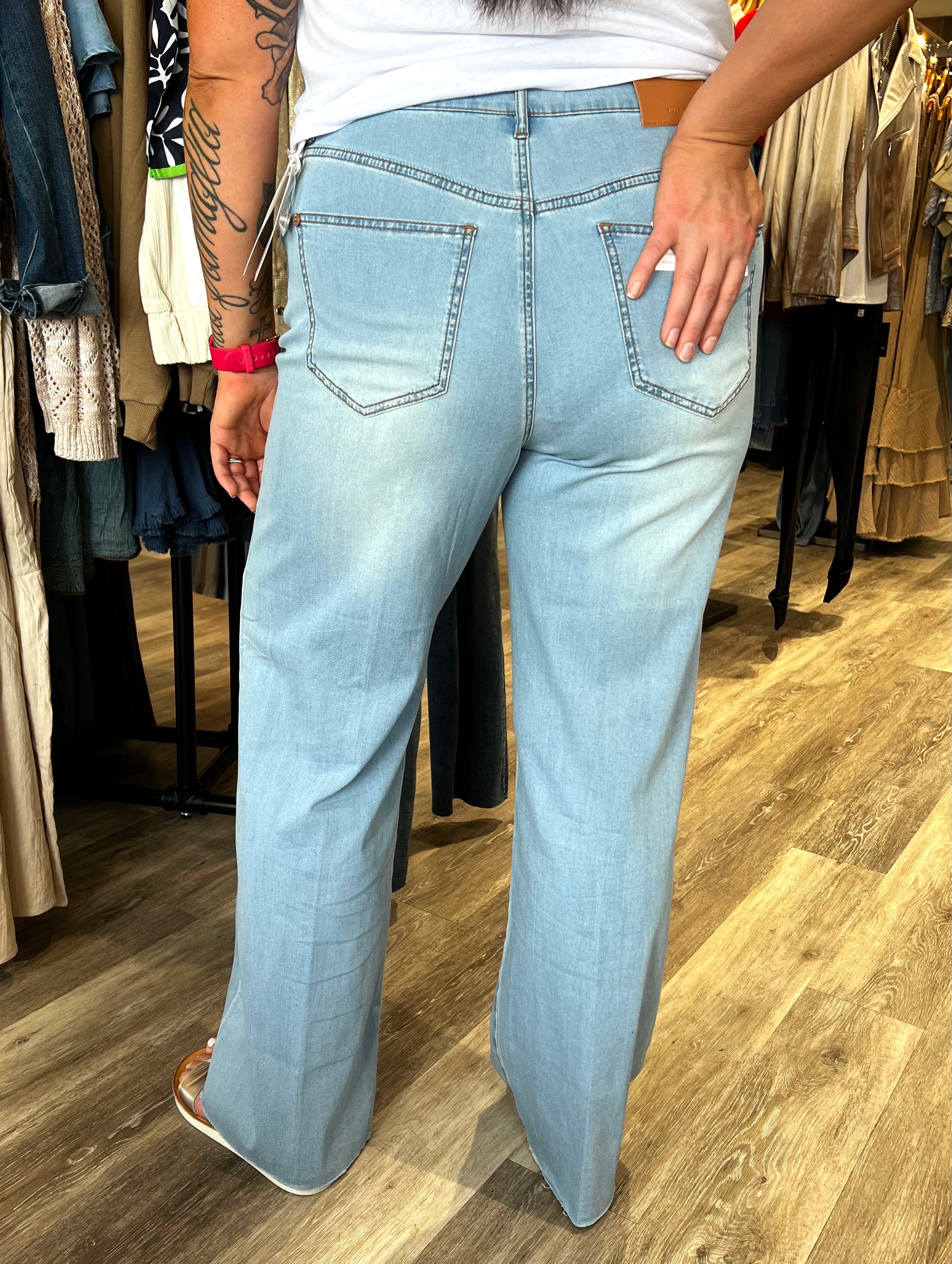 Step up your denim game with this pair of wide-leg jeans, featuring a trouser-inspired crease for a touch of sophistication. Crafted from limitless stretch denim, they provide all-day comfort and flexibility, while the figure-hugging upper fit flatters your shape. Five pockets add practical functionality to this stylish design.