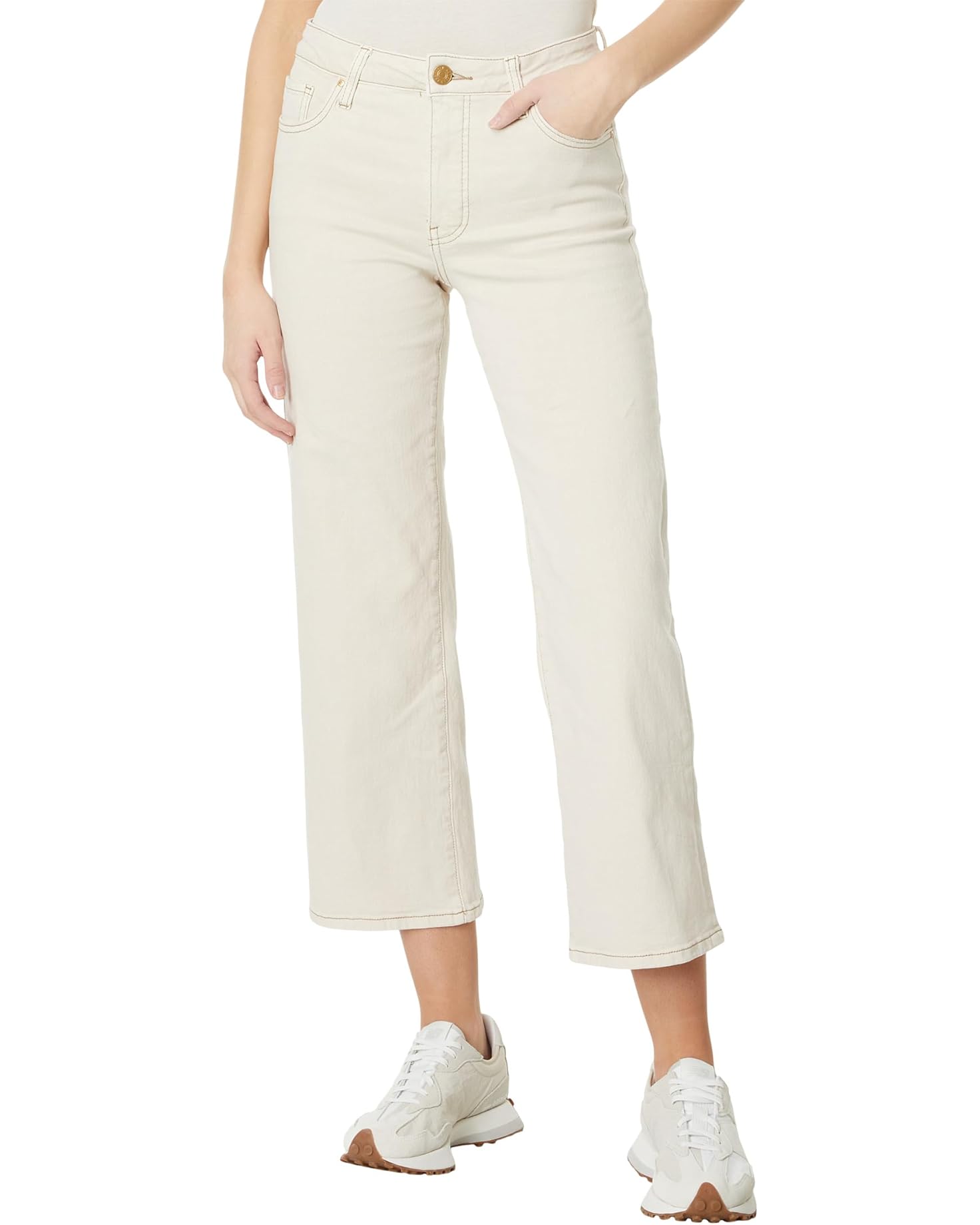 Wide legs and a crisp ecru white create a vintage-inspired look on these low-stretch denim jeans, topped with a stylish high waist and finished with Fab Ab pockets for a flattering fit.