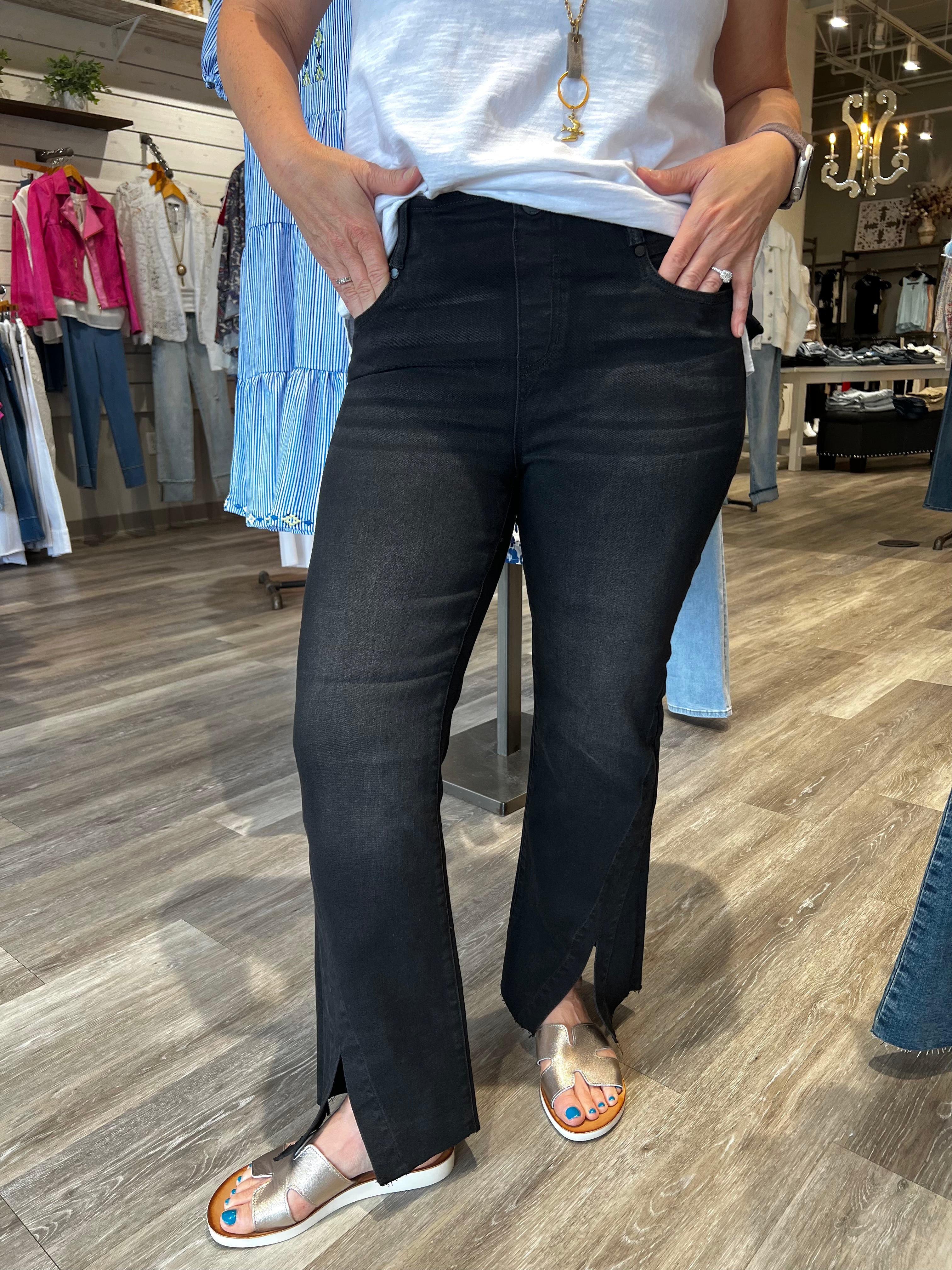 Experience all the best features of our patented Gia Glider® pull-on but now with a cropped hem and twisted seam details. Add some flair to your closet and change up your usual skinny jeans with this standout style.
