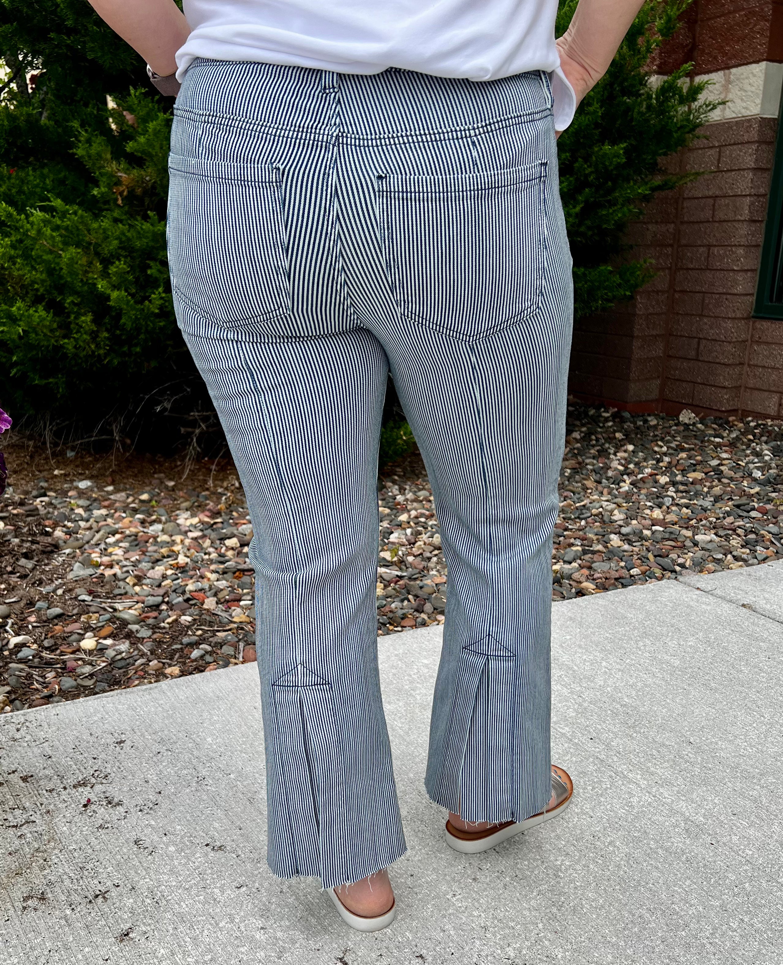 Discover our innovative Gia Glider® with a chic wide crop flare and elegant back pleat. Enhance your wardrobe and diversify your style with this unique and fashionable addition.