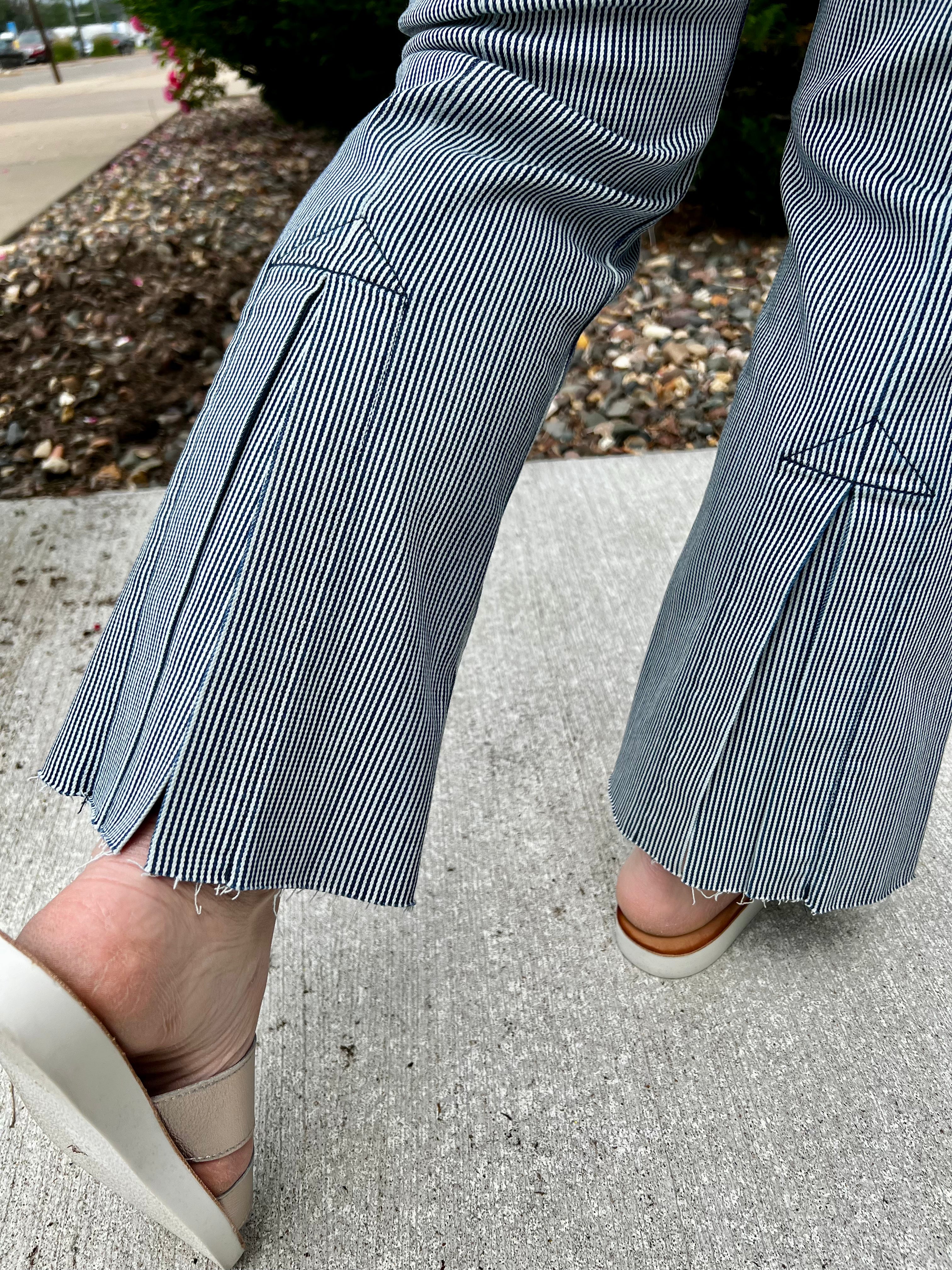 Discover our innovative Gia Glider® with a chic wide crop flare and elegant back pleat. Enhance your wardrobe and diversify your style with this unique and fashionable addition.