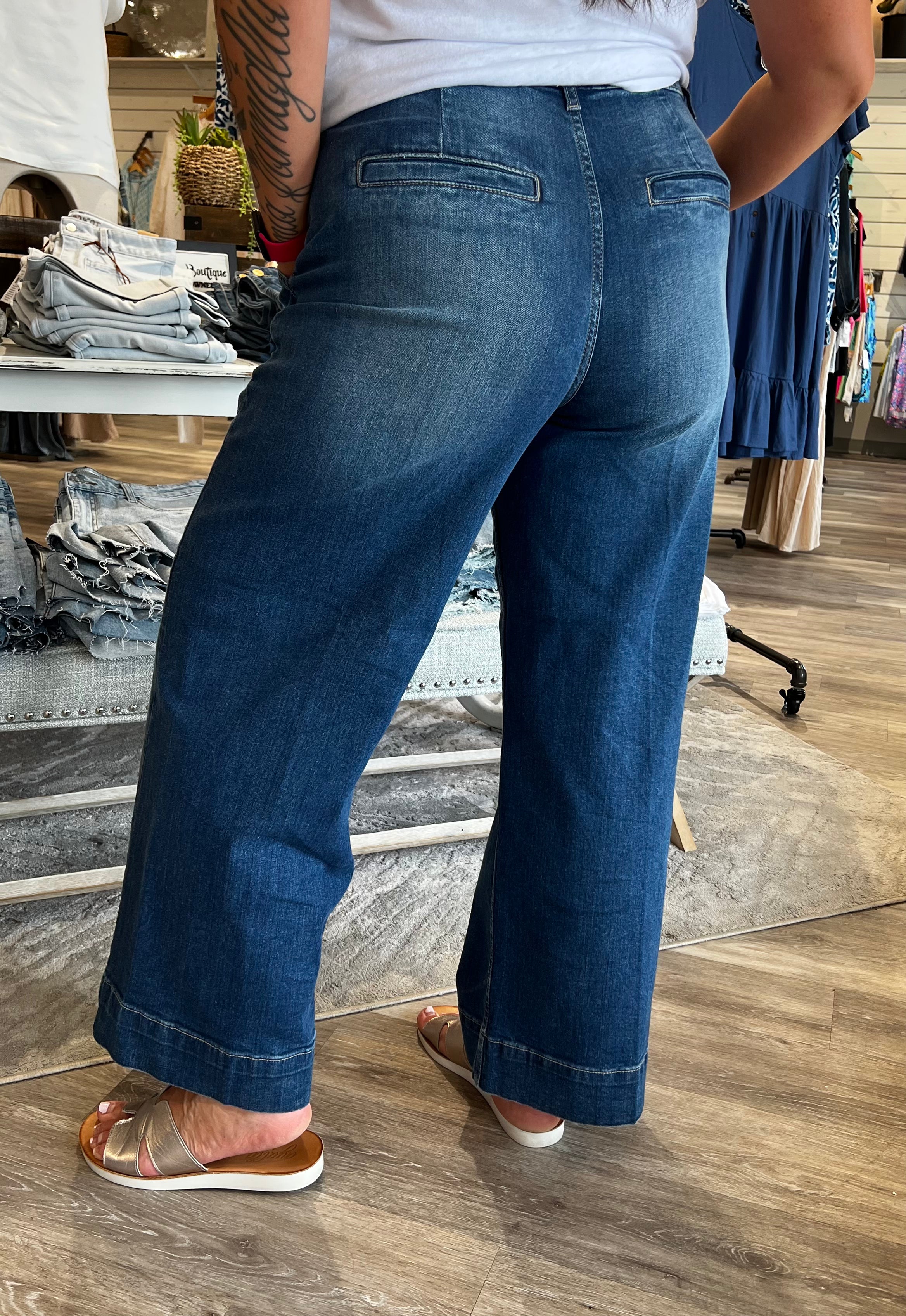 High waisted ByKomma B.Young Jeans.

Fit: Regular fit

Waist: High waist

Length: Ankle length