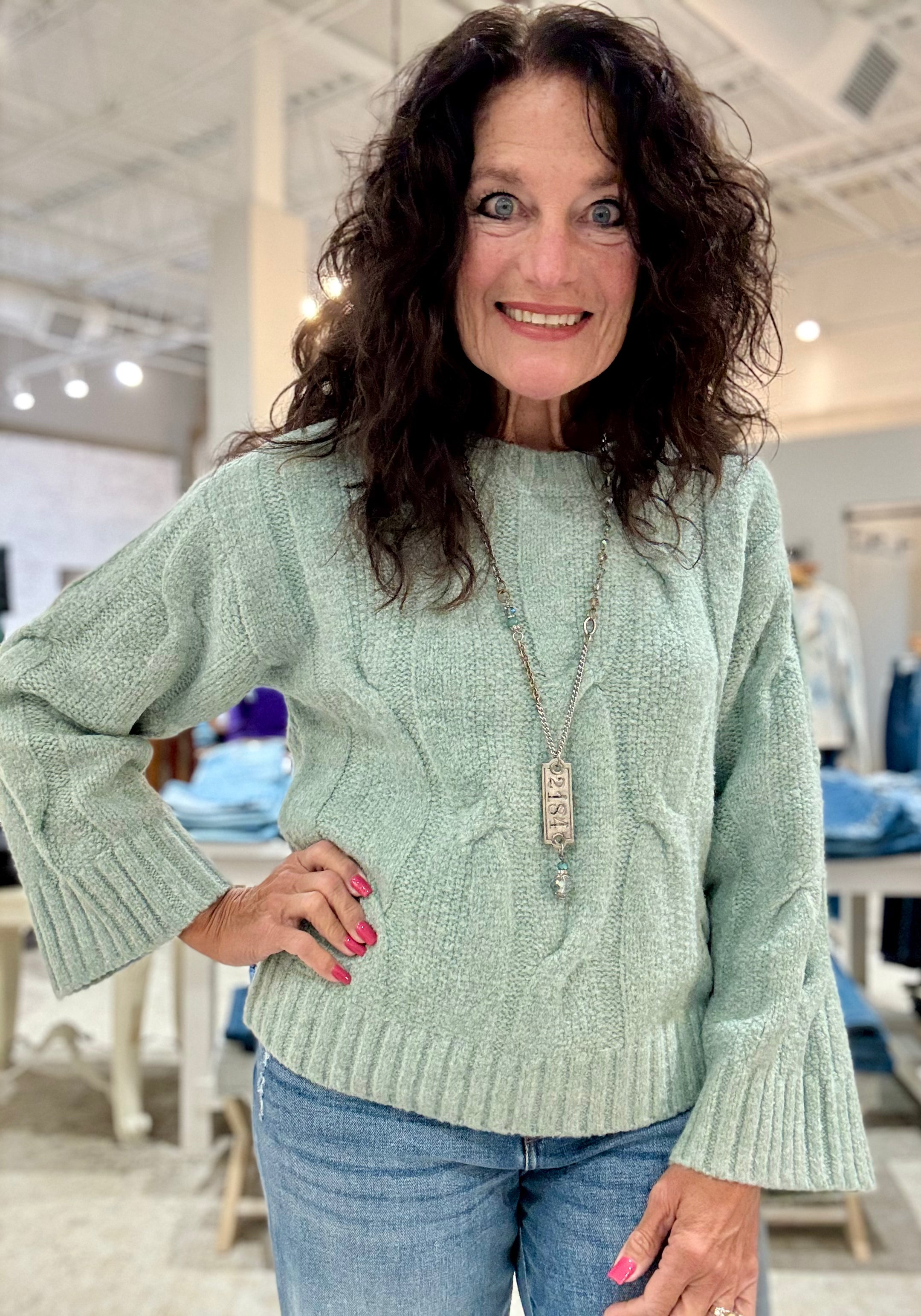 Crew Neck Loose Fit Cable Sweater- silverpine