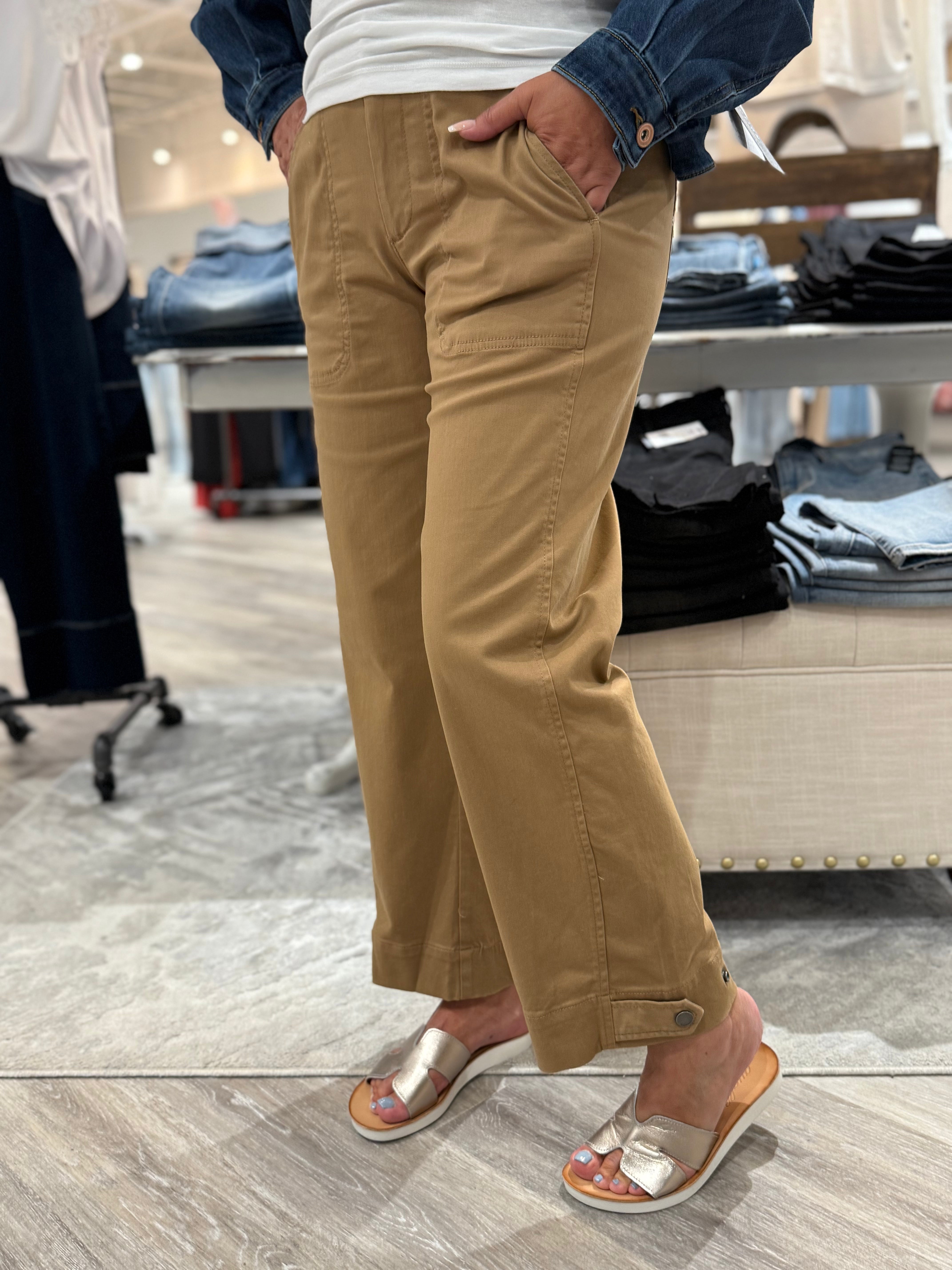 Utility Crop with Tab Hem- camel