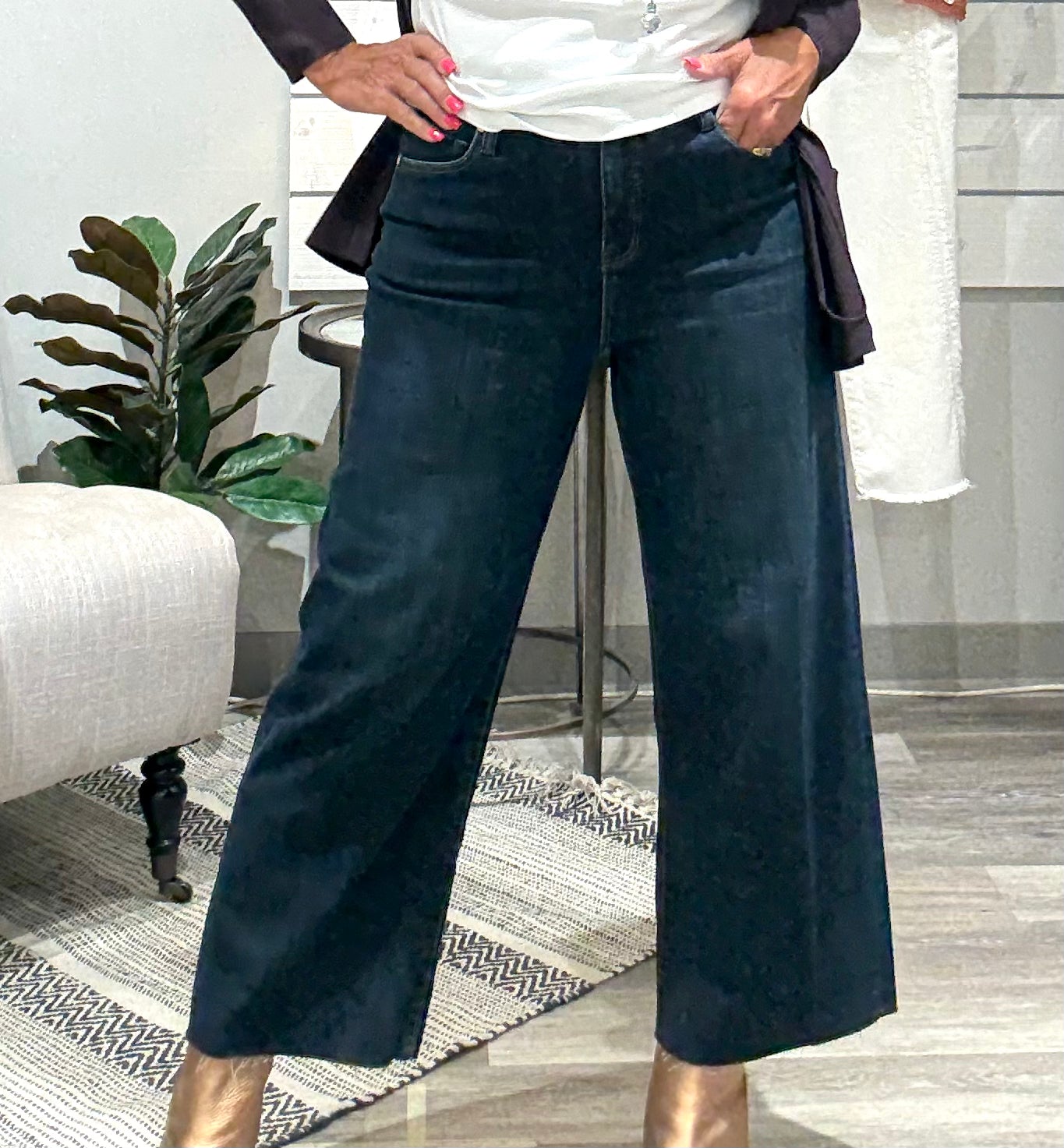 Stride Wide Leg with Seaming Detail 28" Inseam