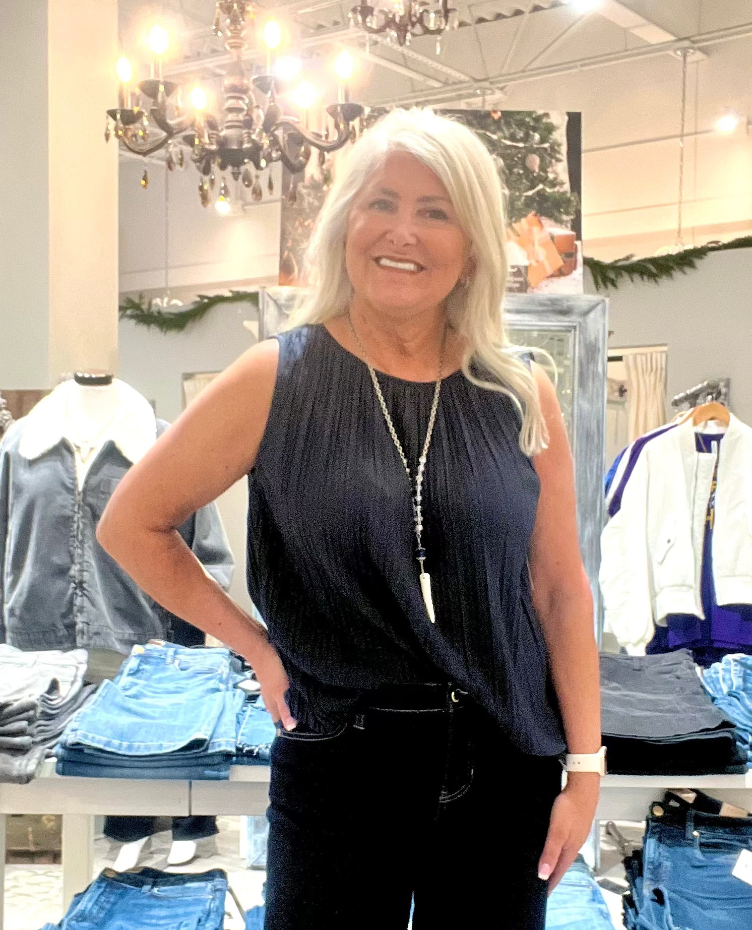 Sleeveless Crew Neck Knit Top- navy
