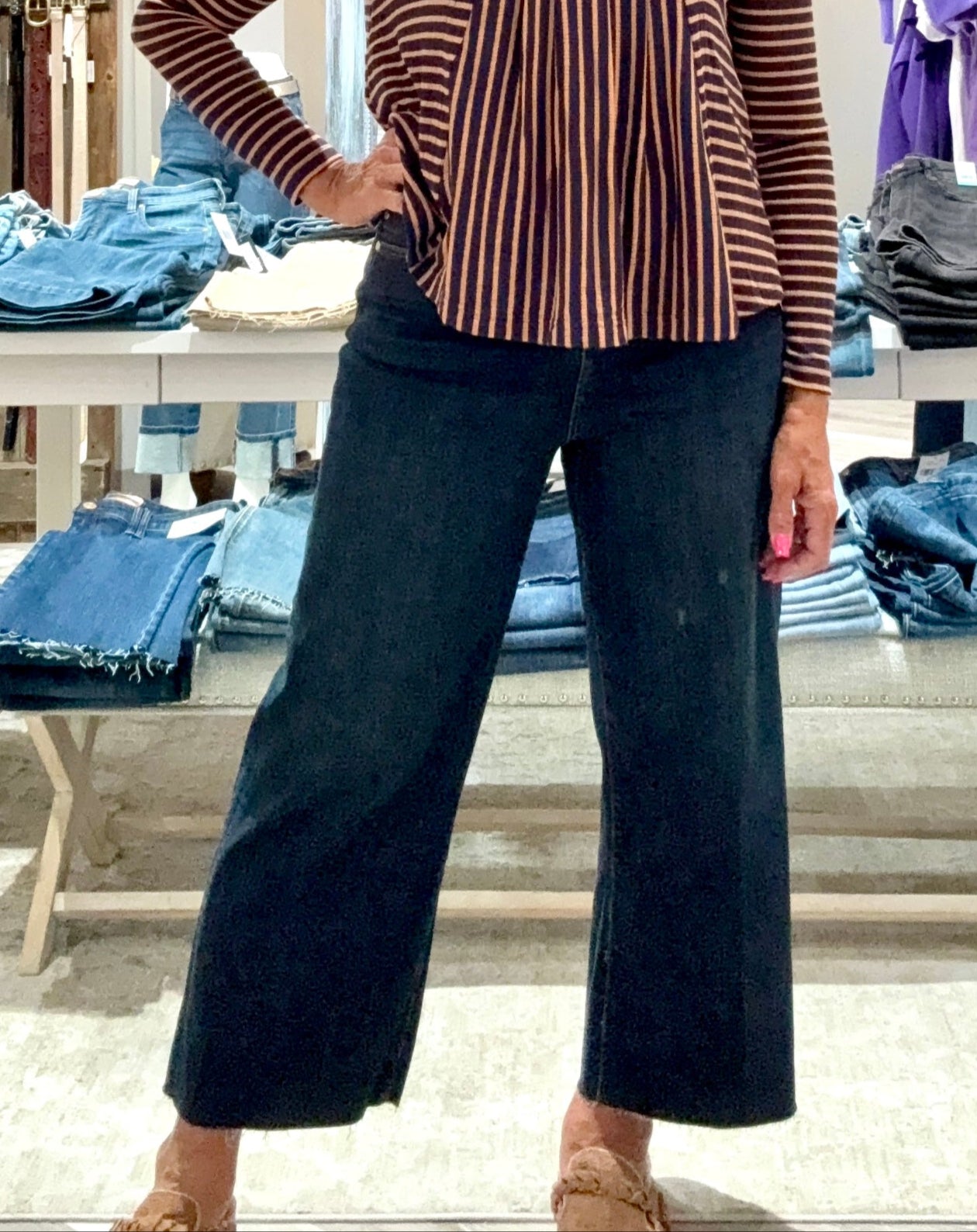 Stride Wide Leg with Seaming Detail 28" Inseam- Eastmoore