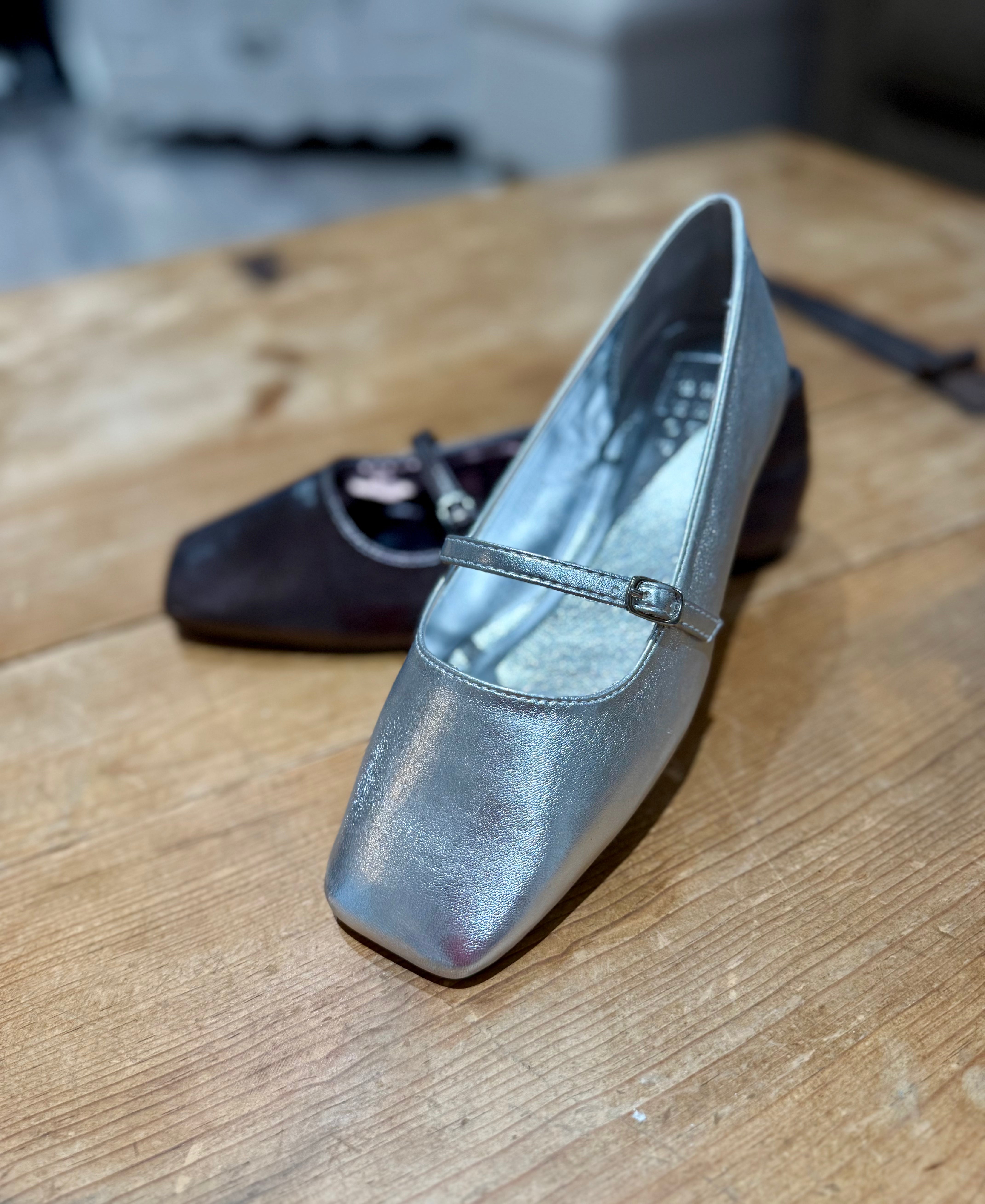 Adele Flat Shoe- Sterling