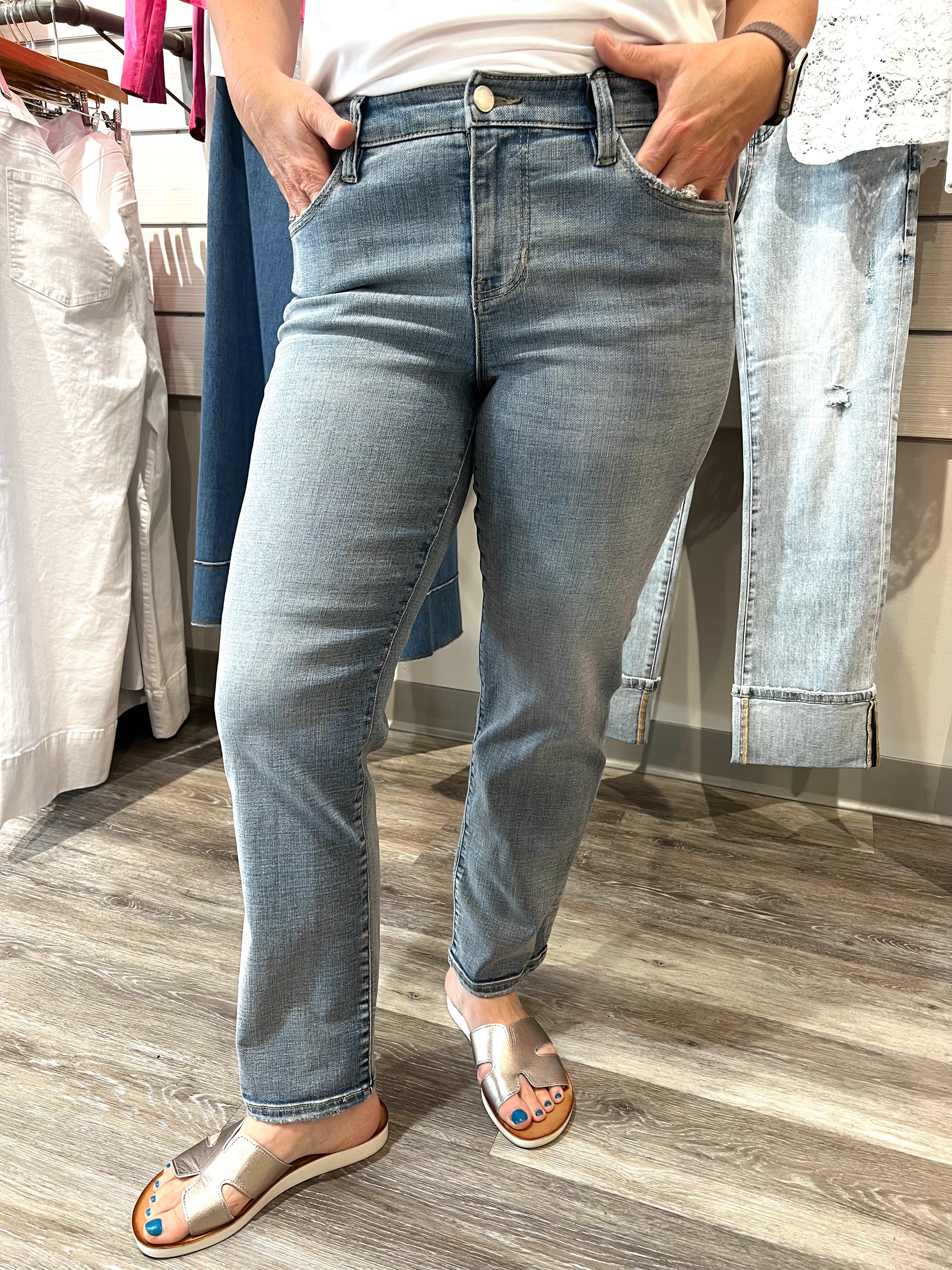 The Kennedy Crop Straight in our vintage crosshatch denim combines classic style with modern flair, featuring a straight leg and a light to medium wash that adds character. Pair it effortlessly with any top or jacket for a chic, versatile look.