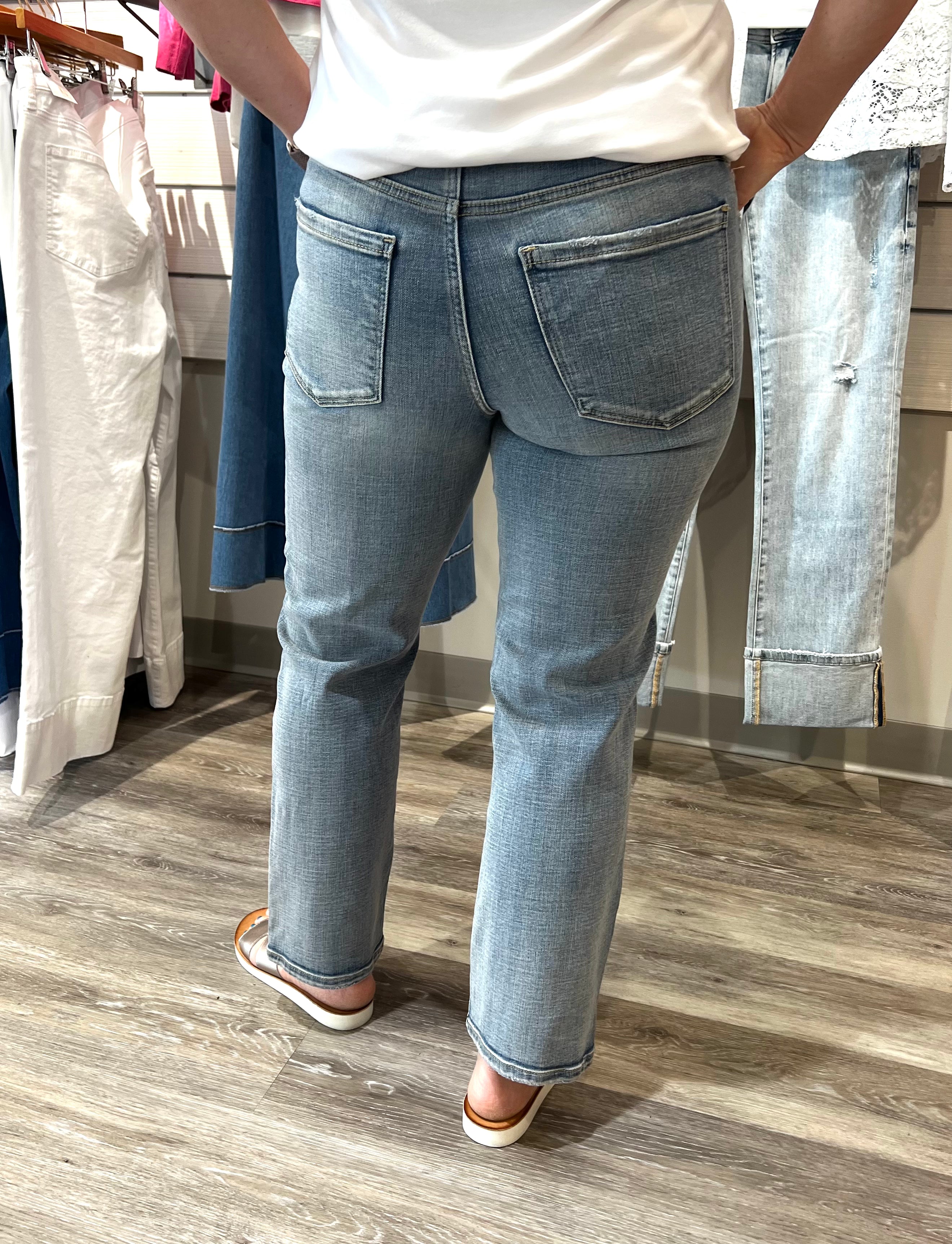 The Kennedy Crop Straight in our vintage crosshatch denim combines classic style with modern flair, featuring a straight leg and a light to medium wash that adds character. Pair it effortlessly with any top or jacket for a chic, versatile look.