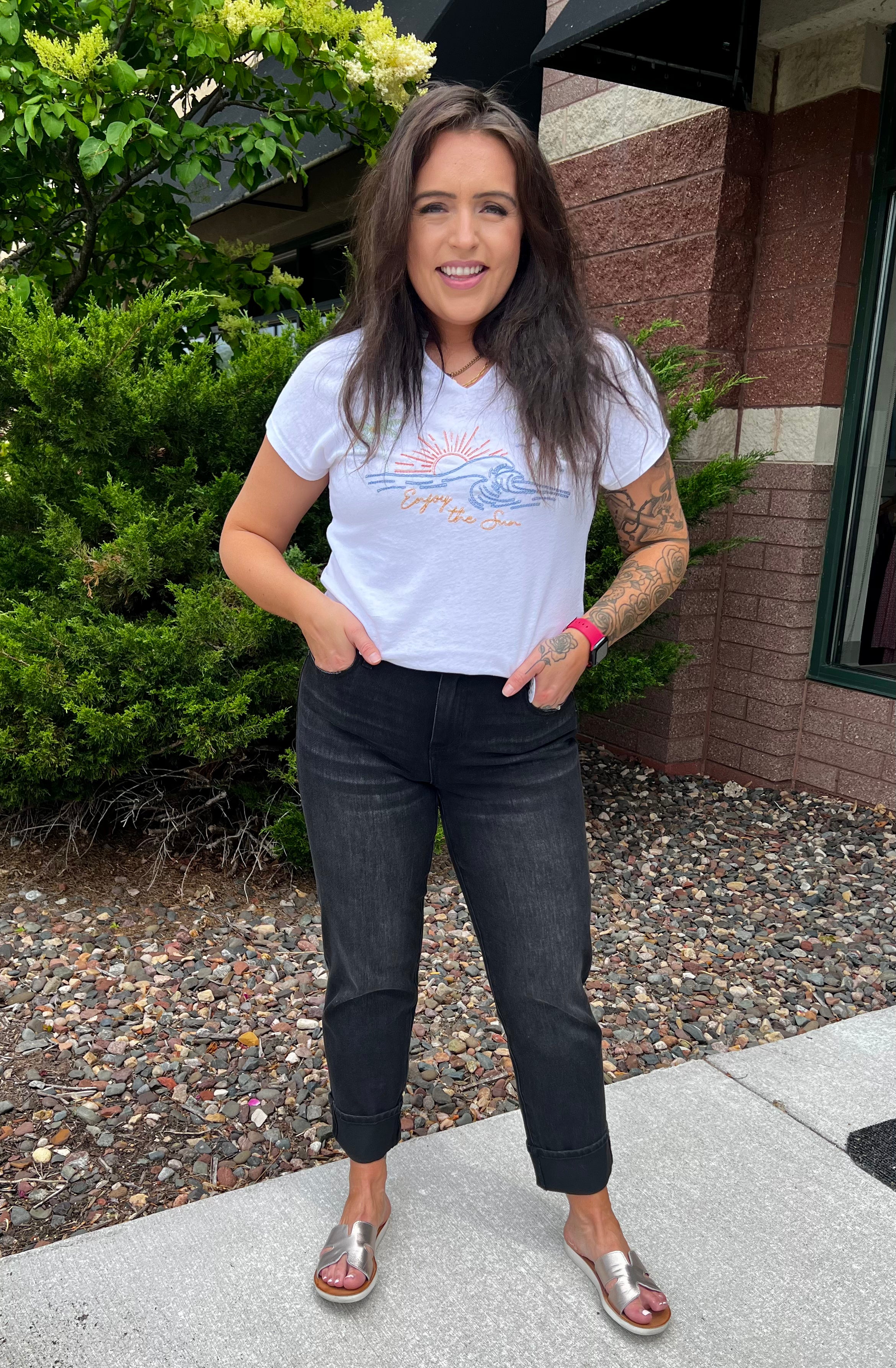 Our Marley Girlfriend in our Herrington wash is the perfect silhouette, offering the perfect amount of room from mid-thigh to the cuffed hem. Super comfortable with amazing stretch. This modern eco jean was designed using new laser techniques and processes that gives the "Liverpool Look" and uses a fraction of our natural resources.
