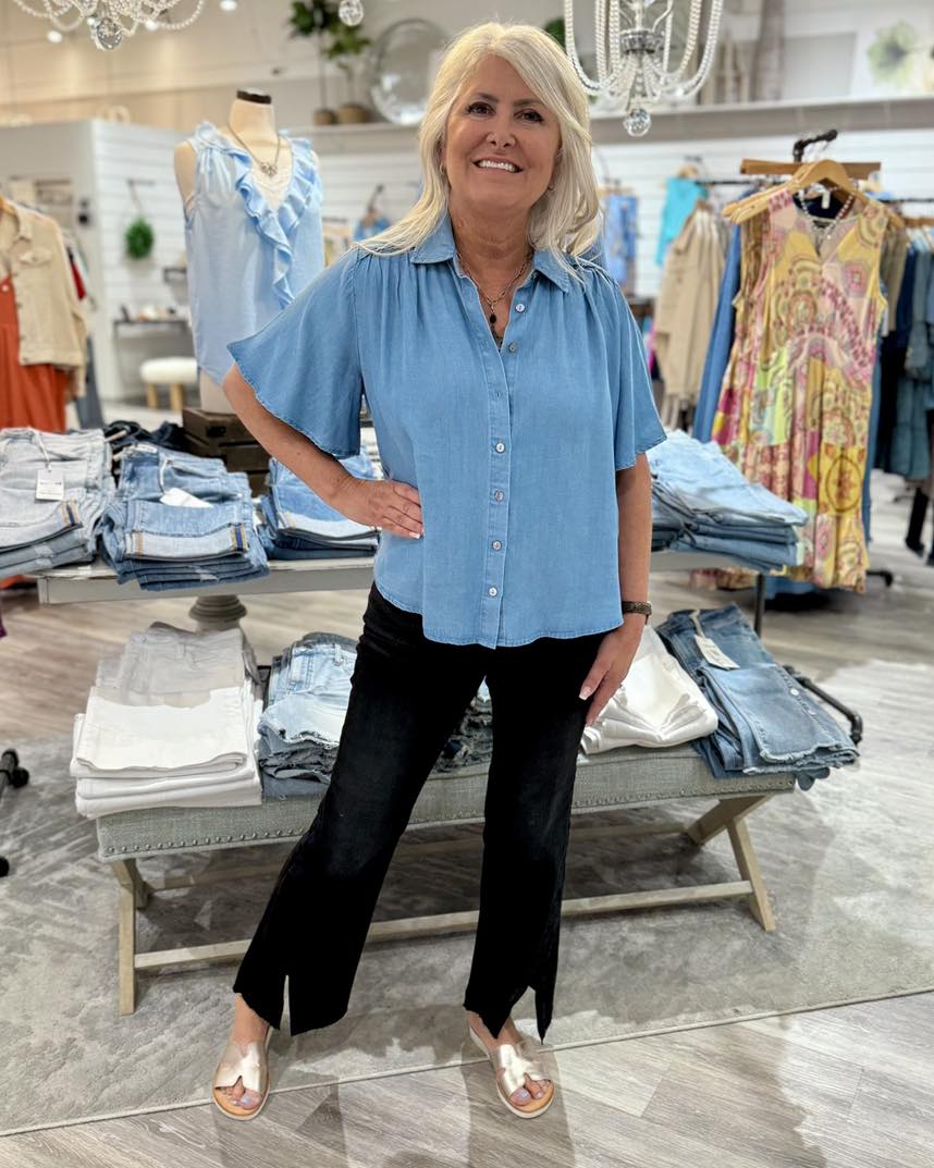 Expertly crafted using a lightweight woven fabric, this blouse provides a graceful drape for optimal comfort and breathability. With 1/2 sleeves, shirring details, and a relaxed fit, it allows for easy movement and all-day wear. 
