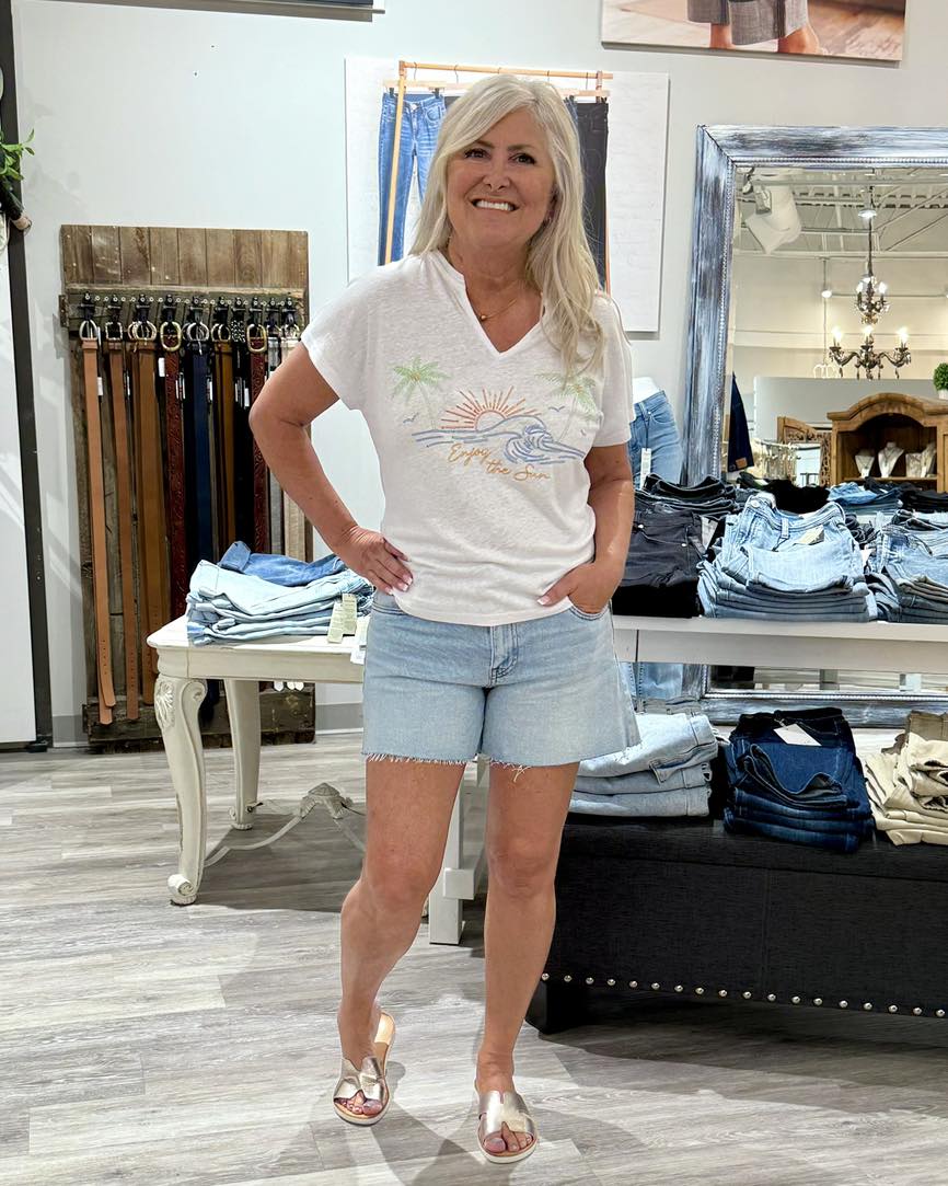 Infuse your wardrobe with effortless style with this linen blend dolman top. The split neckline and short sleeves are perfect for any casual summer occasion, while the delicate embroidery adds a touch of elegance. With a soft and breathable fabric, this top is designed to keep you comfortable all day long.

Split neckline
Ocean-inspired embroidery
Relaxed dolman sleeves
Short sleeves