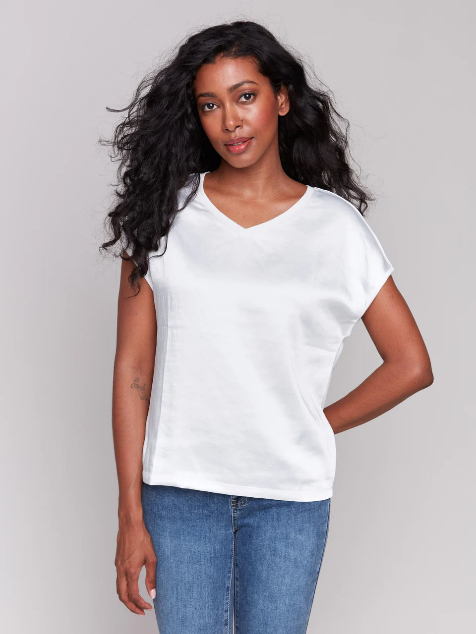 S/S VNeck Satin Jersey- off white