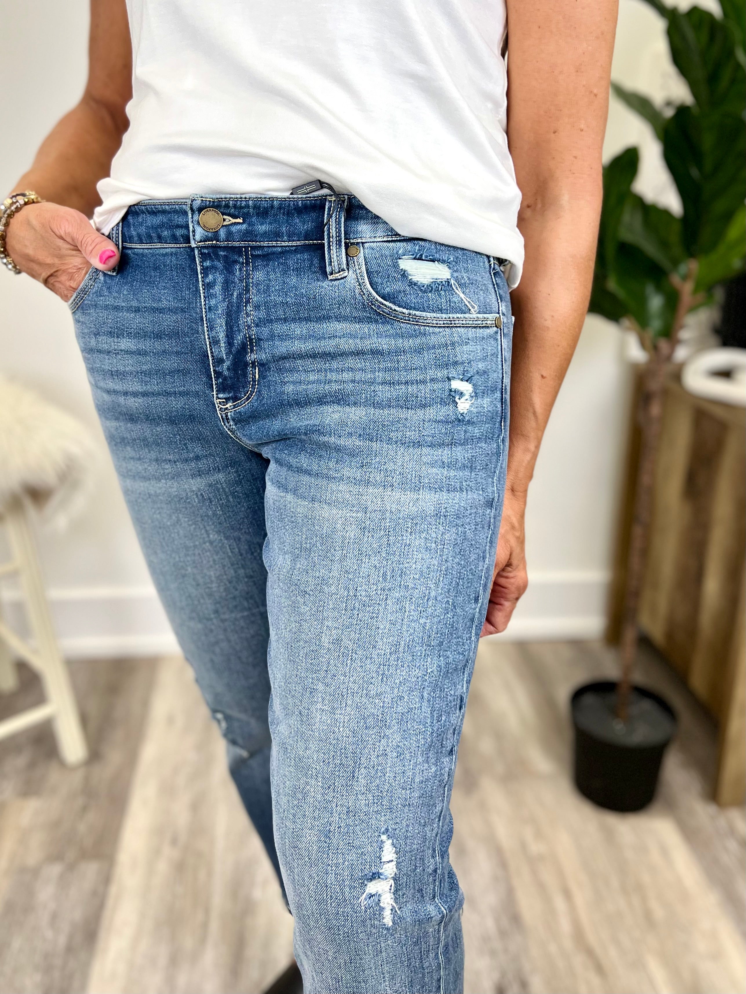 Mainstream Boutique Stillwater Crop Straight Distressed Denim