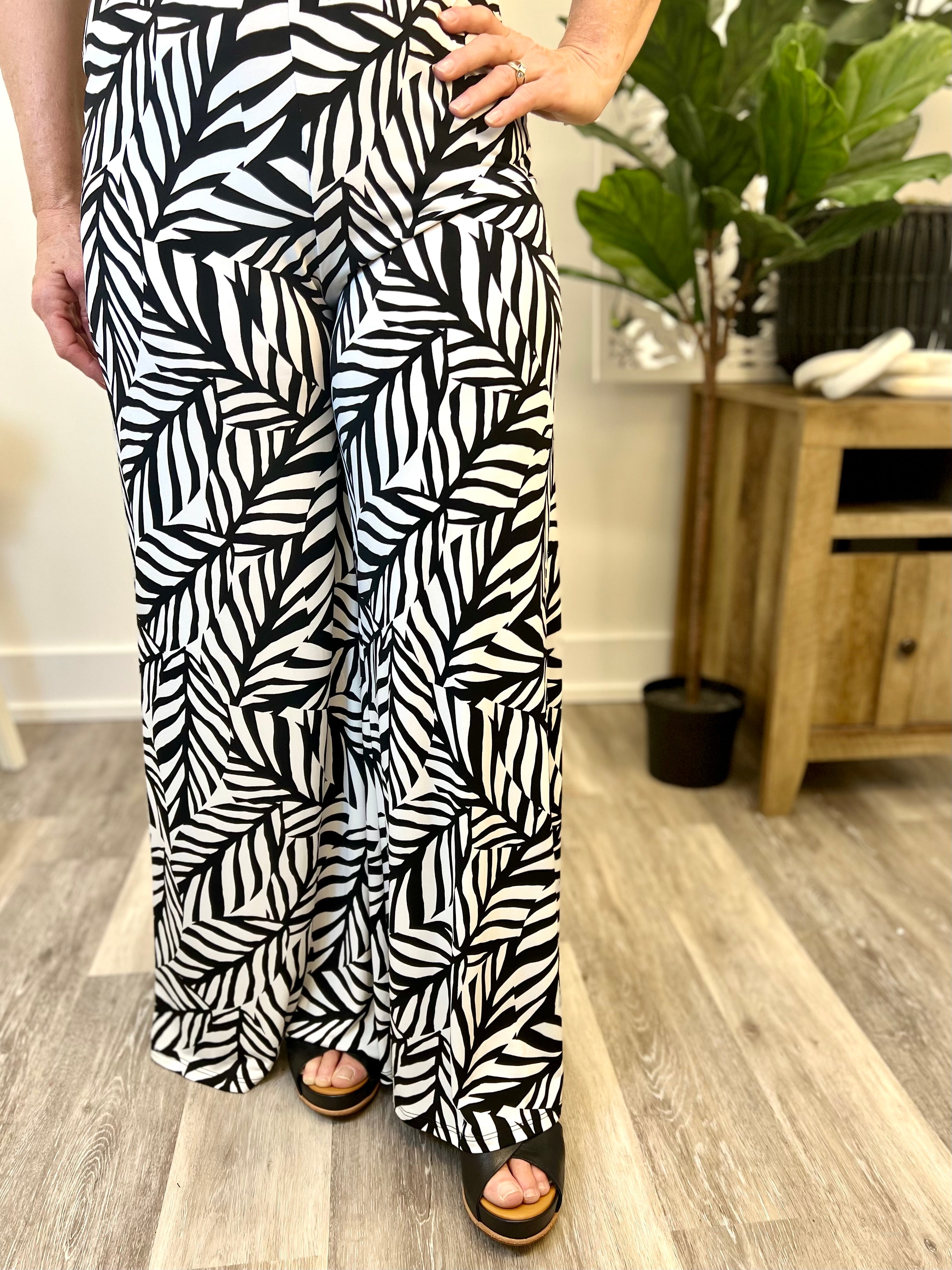 Mainstream Boutique Stillwater Sleeveless Pattern V-neck Jumpsuit