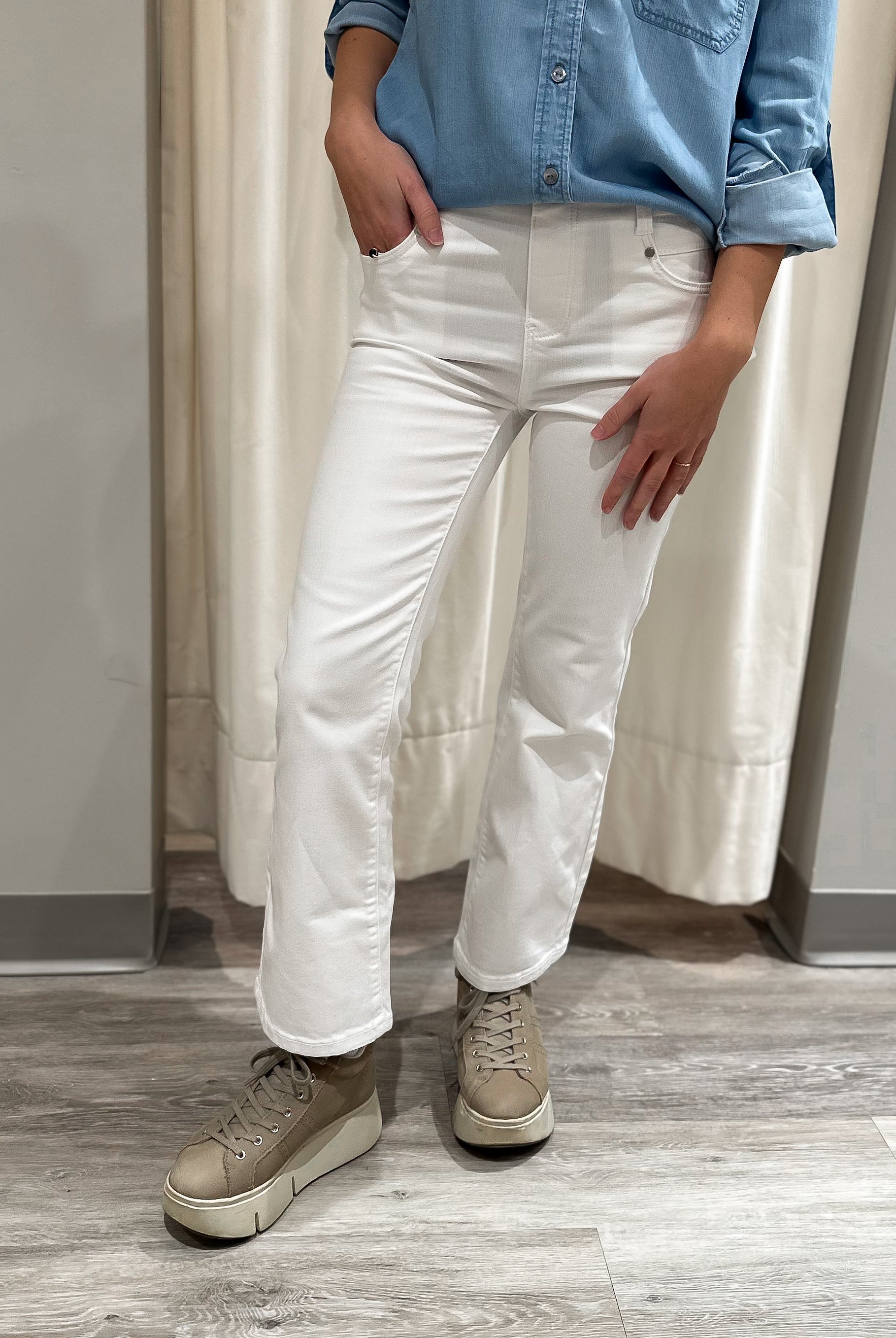 Mainstream Boutique Stillwater Women's Cropped Bright White Pull On Denim