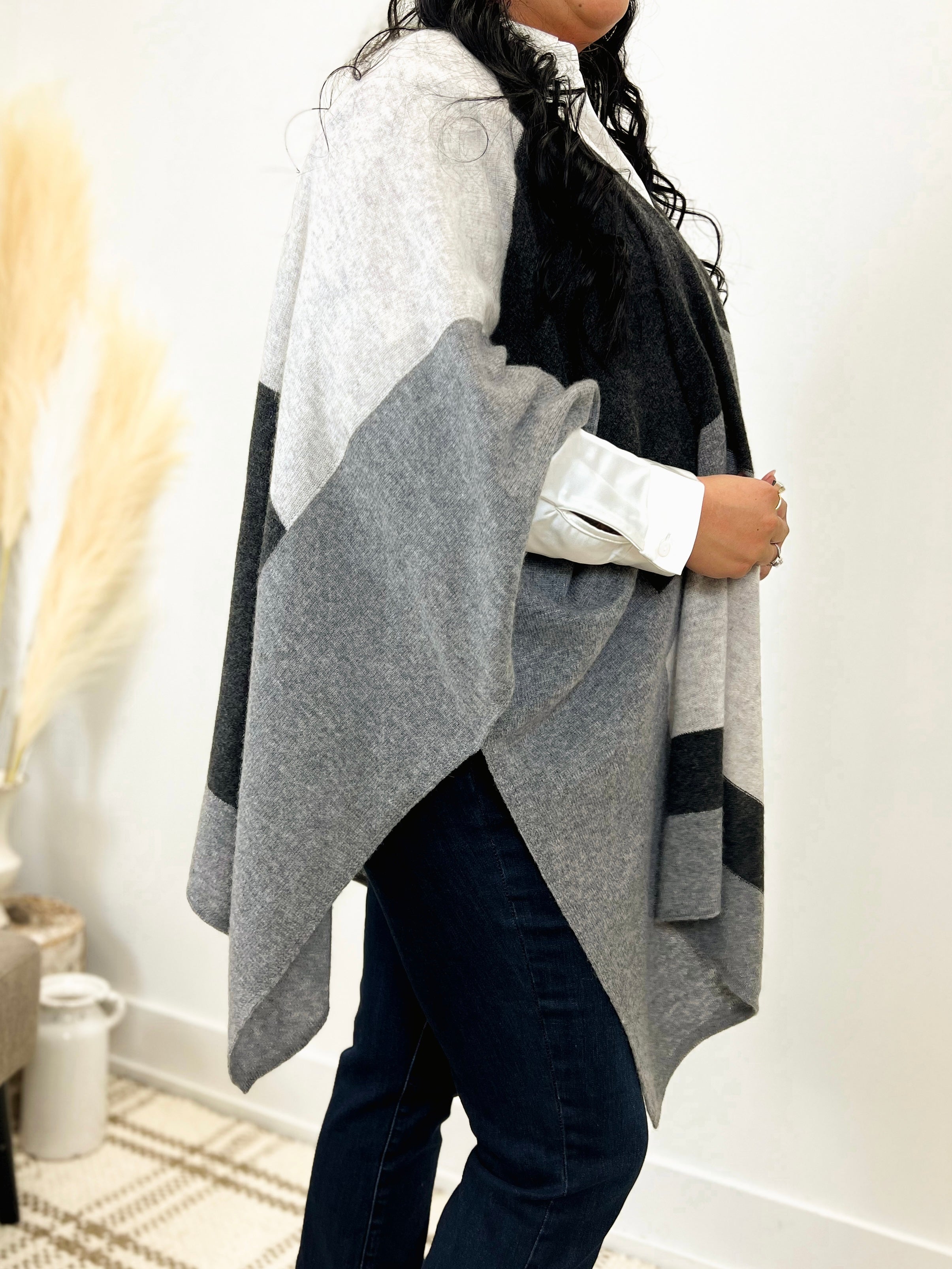 Mainstream Boutique Stillwater Cashmere Color Block Wrap