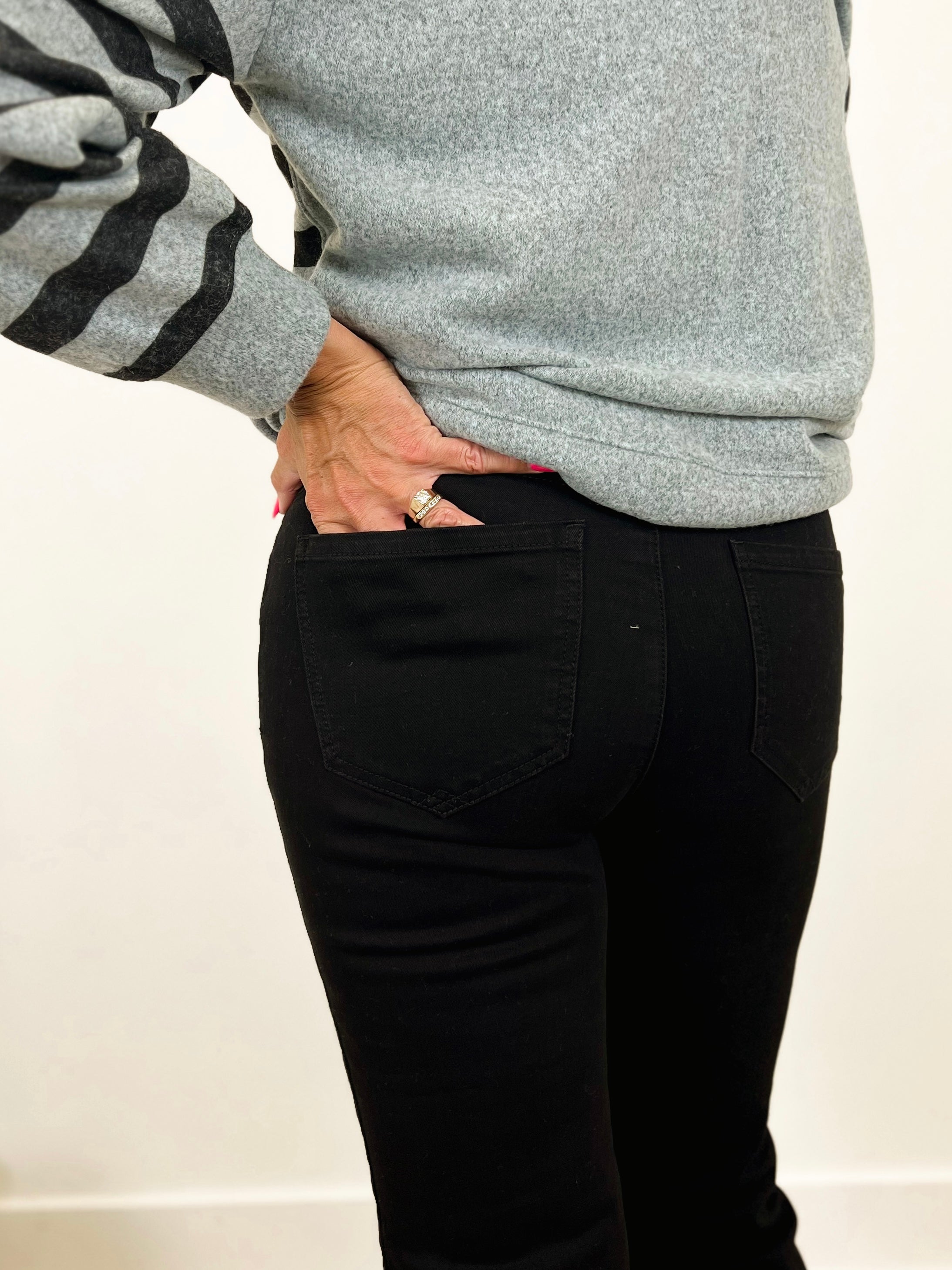 Mainstream Boutique Stillwater, Black Cropped Flare