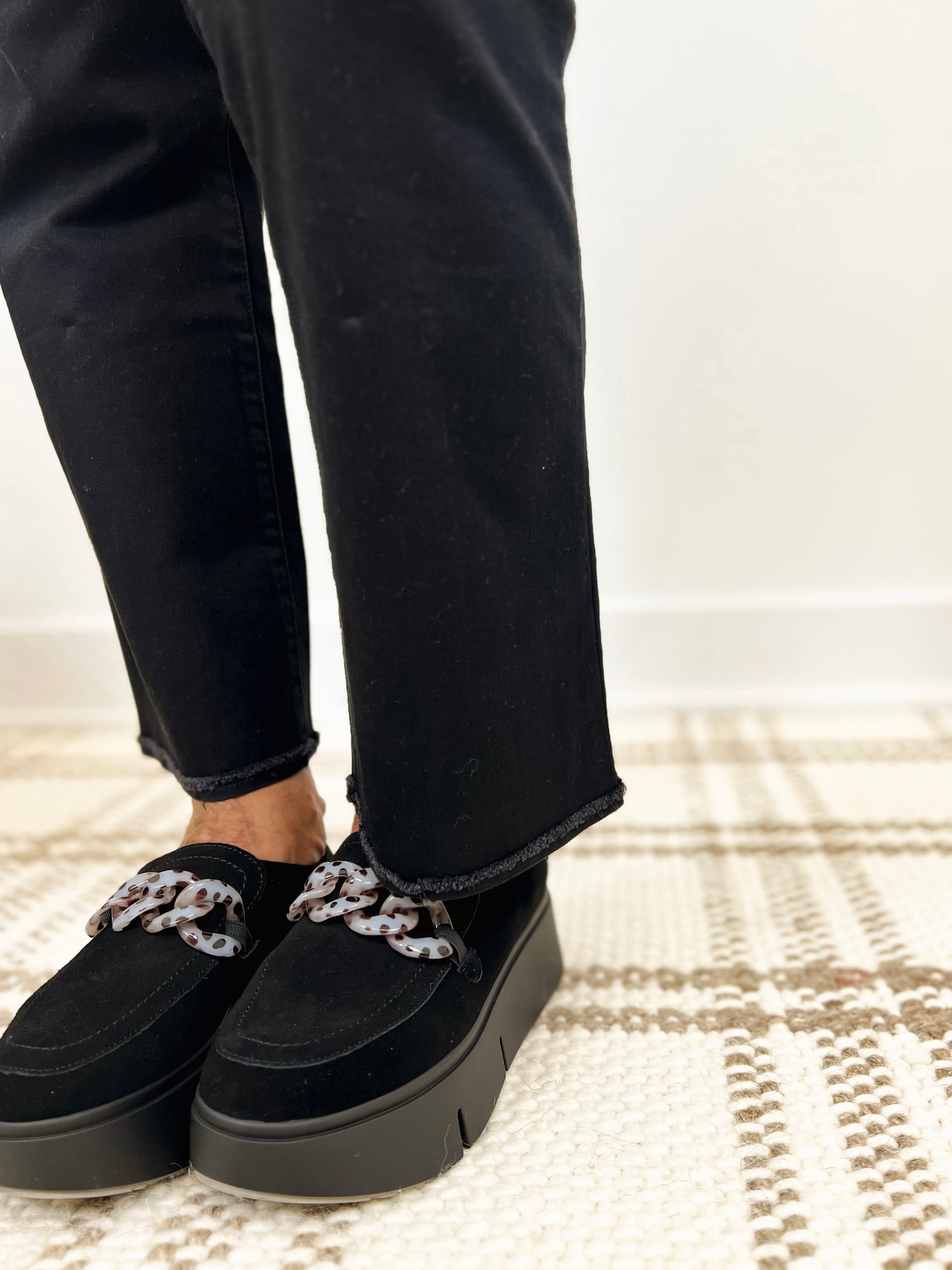 Mainstream Boutique Stillwater, Black Cropped Flare